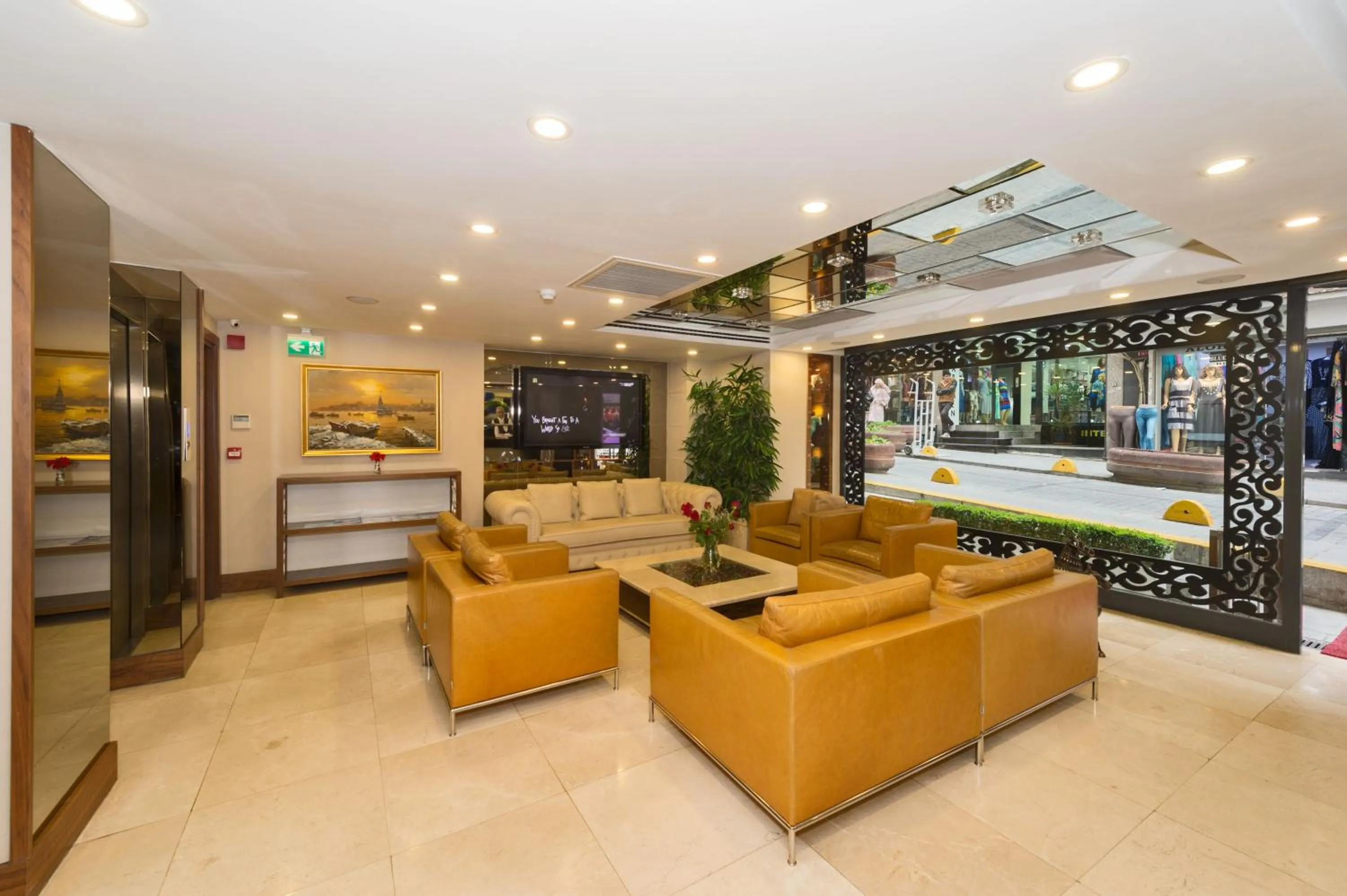 Lobby or reception in Darkmen Hotel