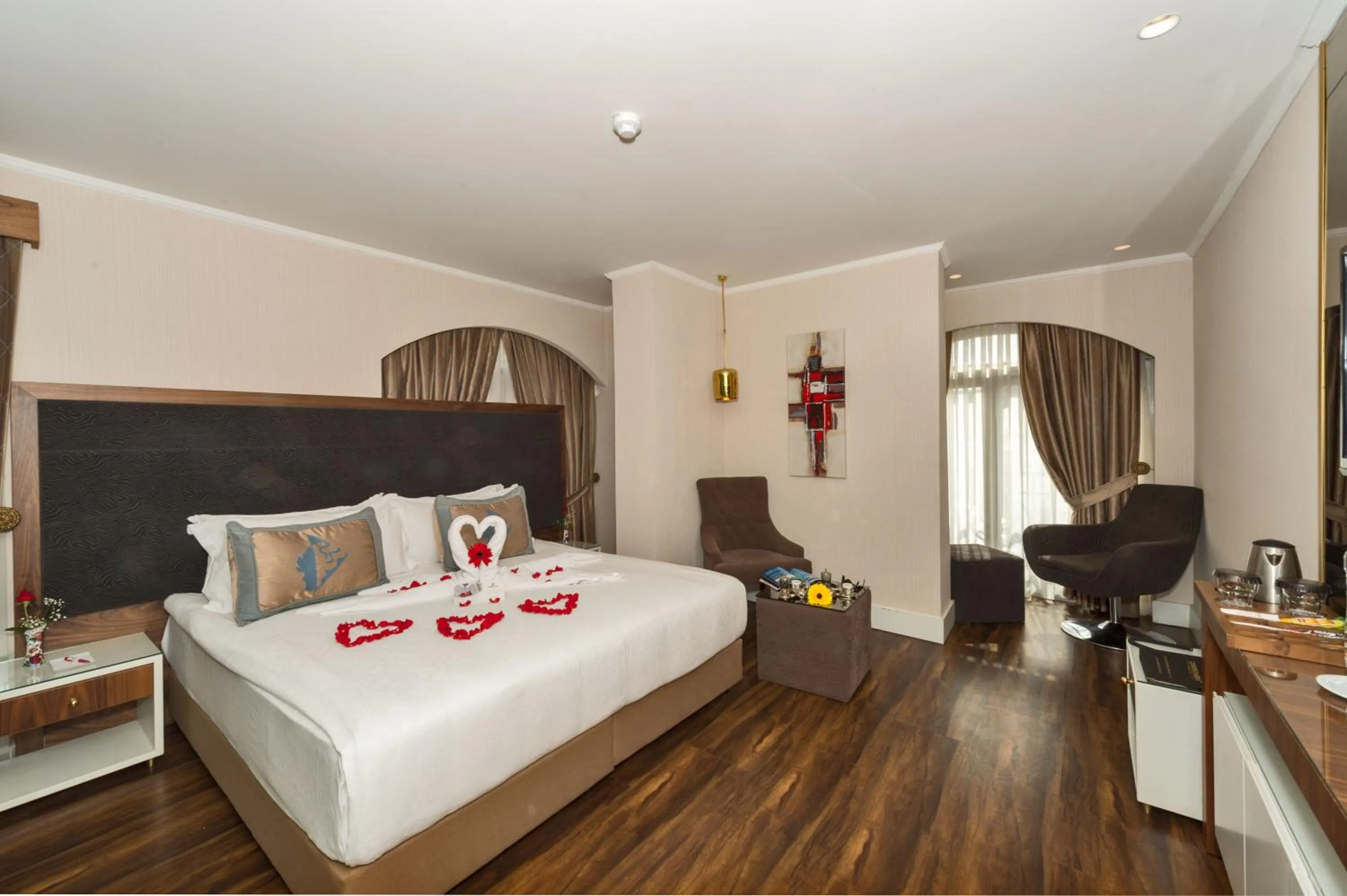 Photo of the whole room, Bed in Darkmen Hotel