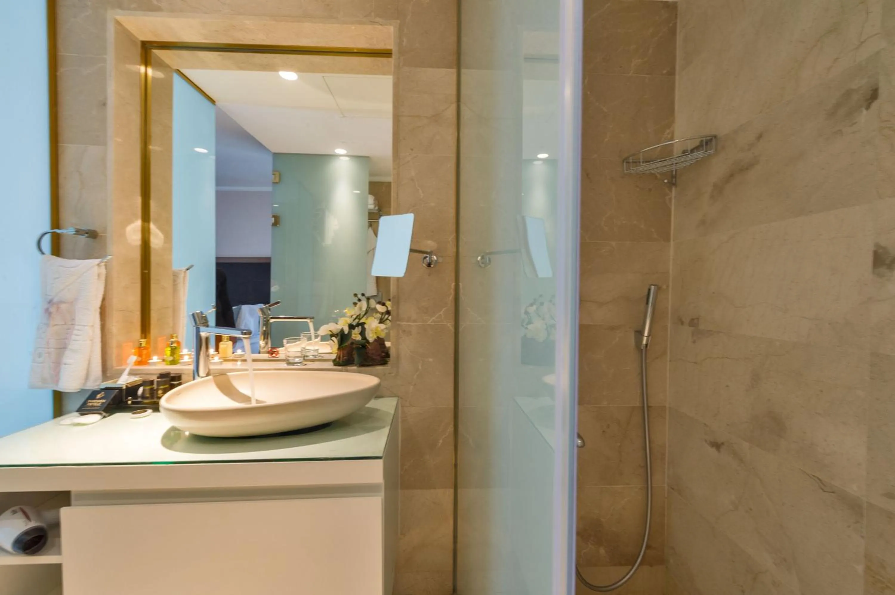 Bathroom in Darkmen Hotel