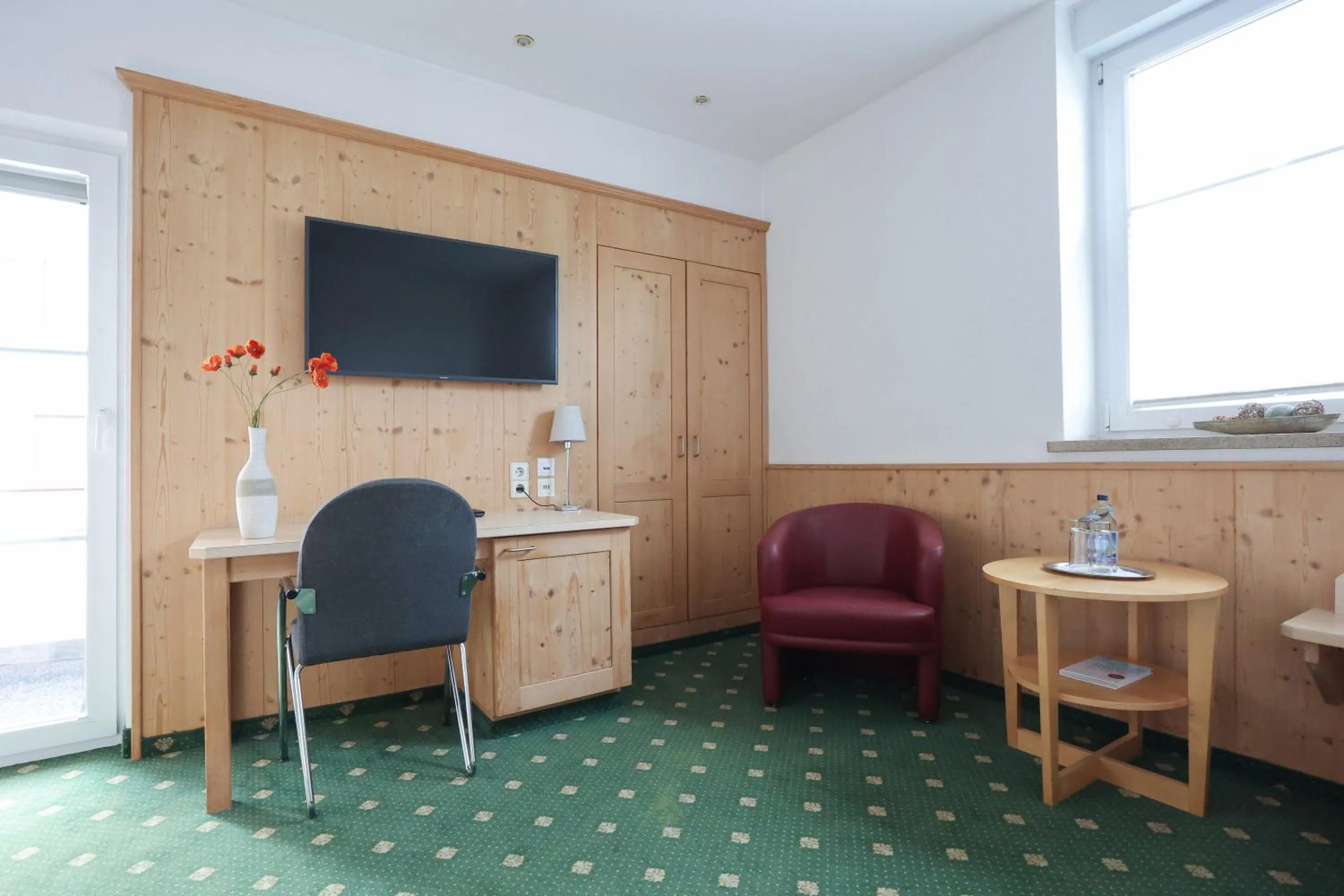 hair dresser in Arthotel Ana Panorama