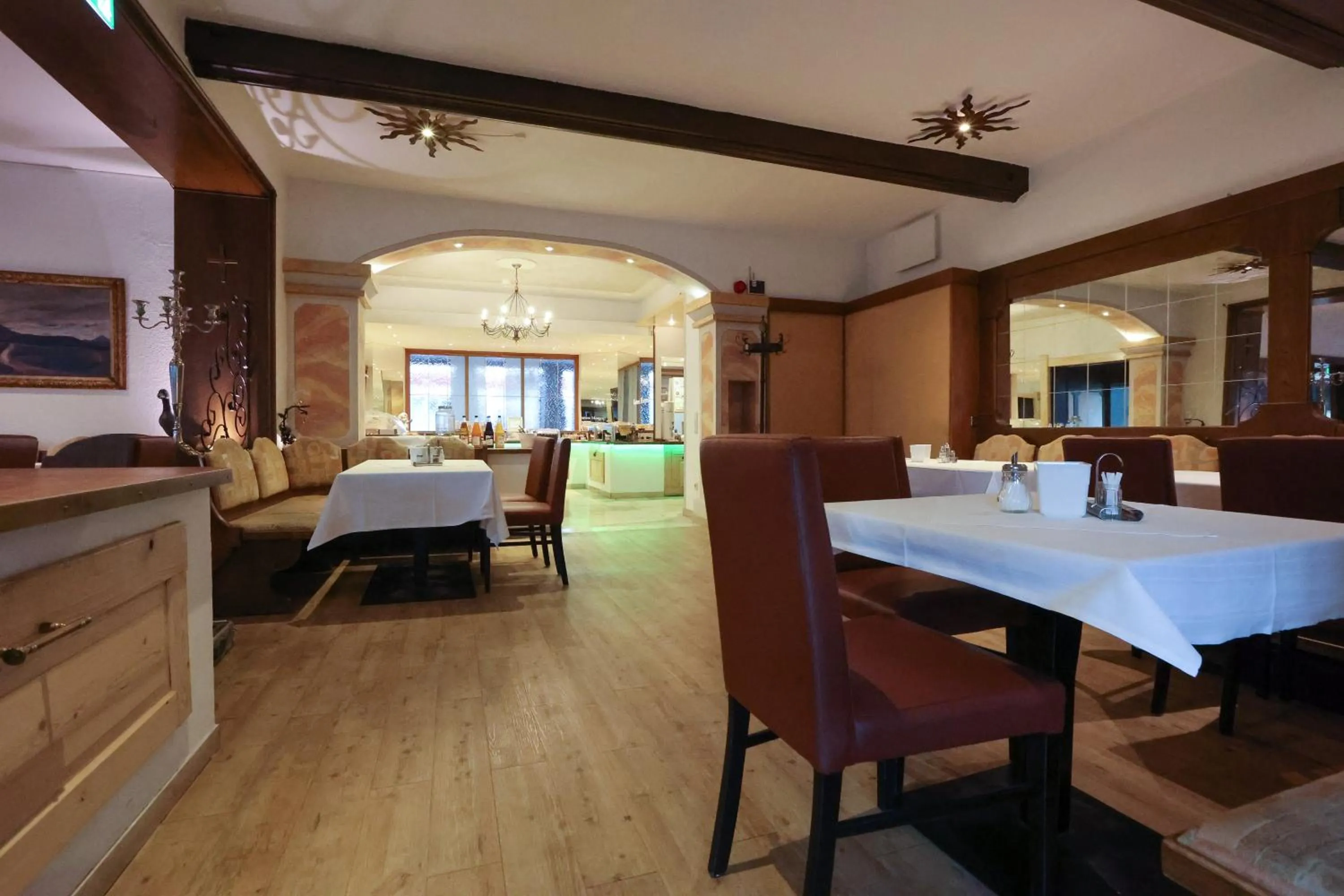 Restaurant/places to eat in Arthotel Ana Panorama