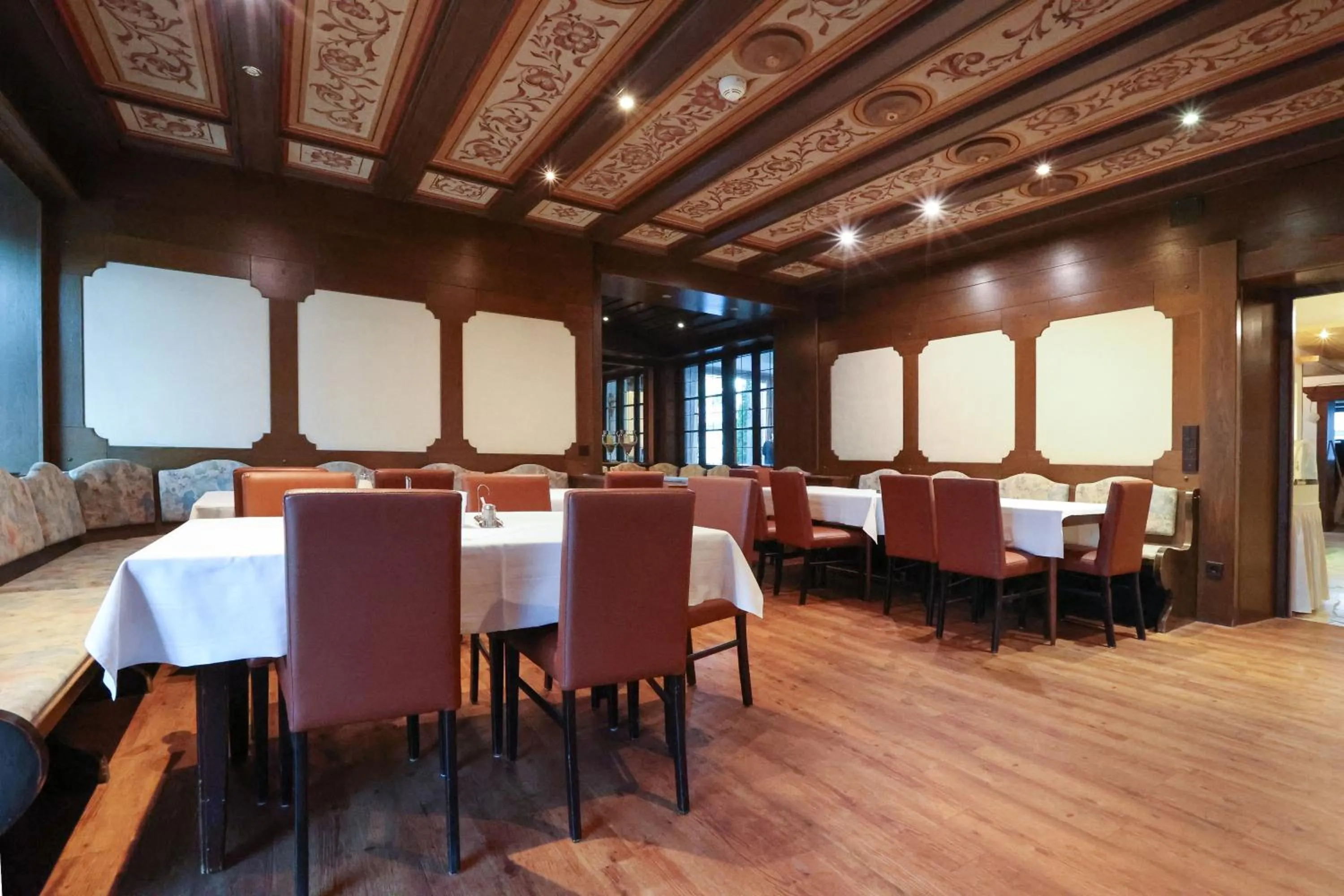 Restaurant/places to eat in Arthotel Ana Panorama