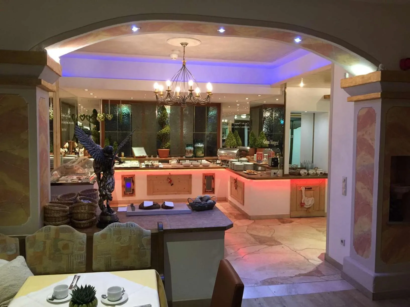 Restaurant/places to eat in Arthotel Ana Panorama