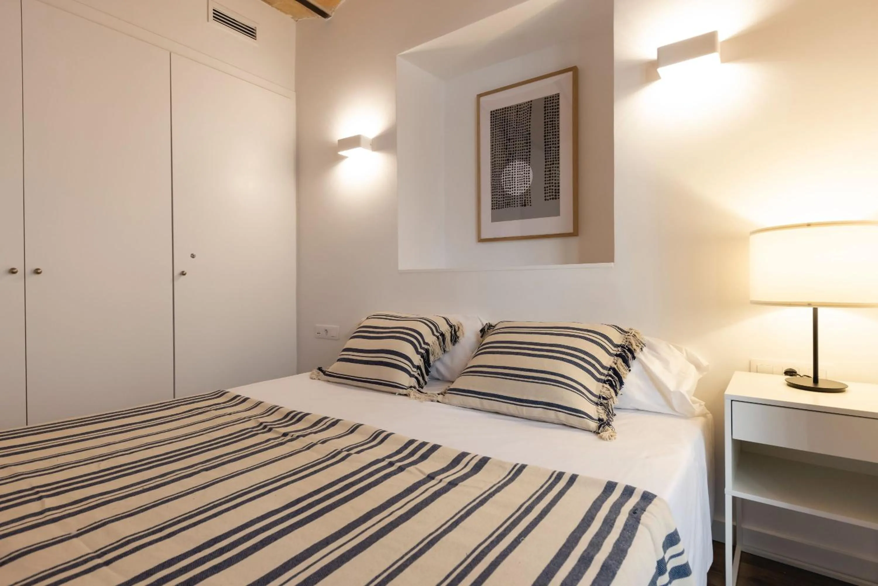 Bed in Bravissimo Cort Reial Entresol B