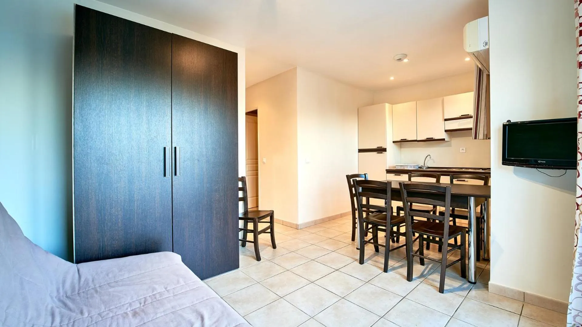 Kitchen or kitchenette in Vacancéole - Résidence Lisa Maria