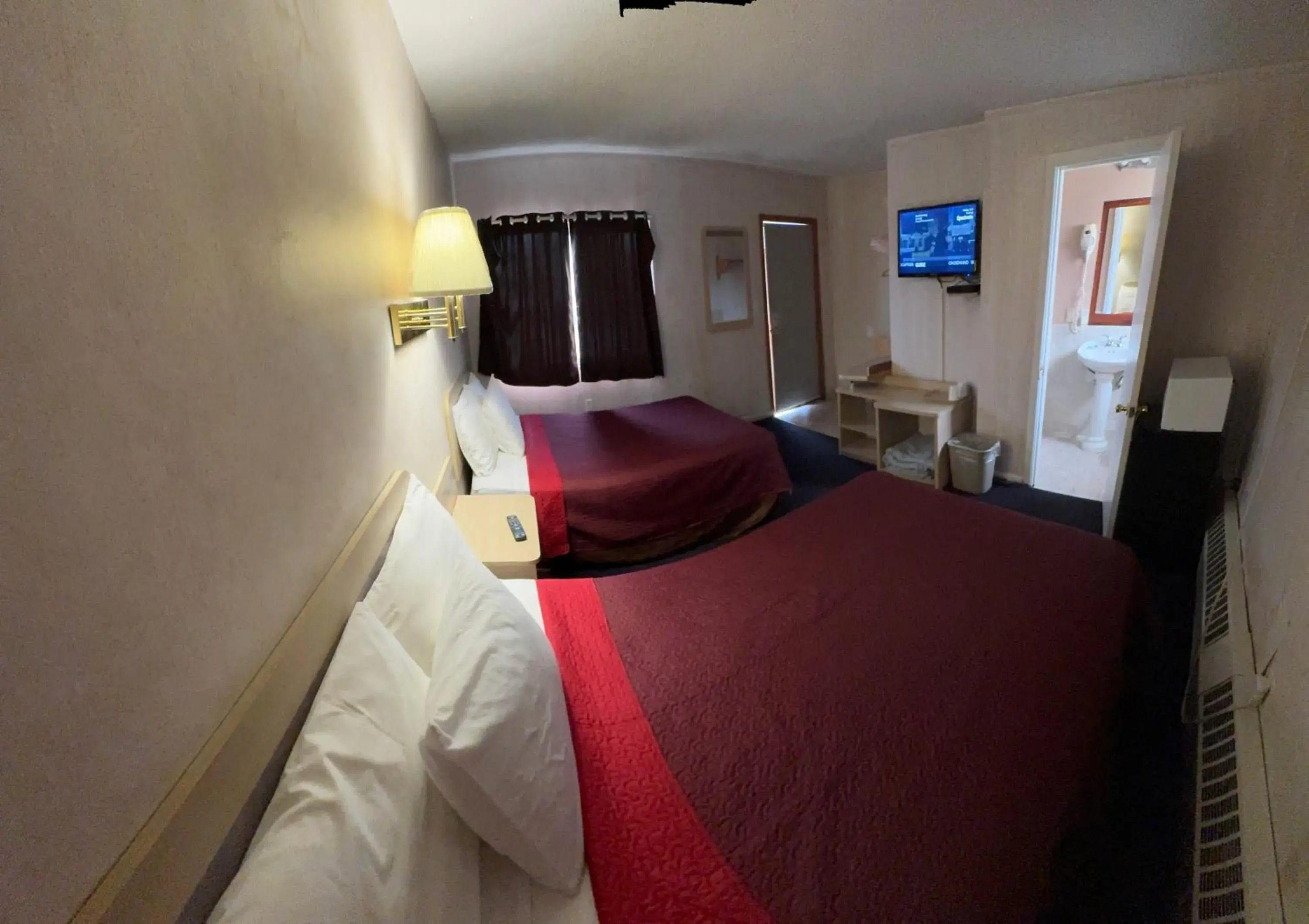 Quadruple Room in Sands Motel Niagara Falls Quadruple Room in Sands Motel Niagara Falls