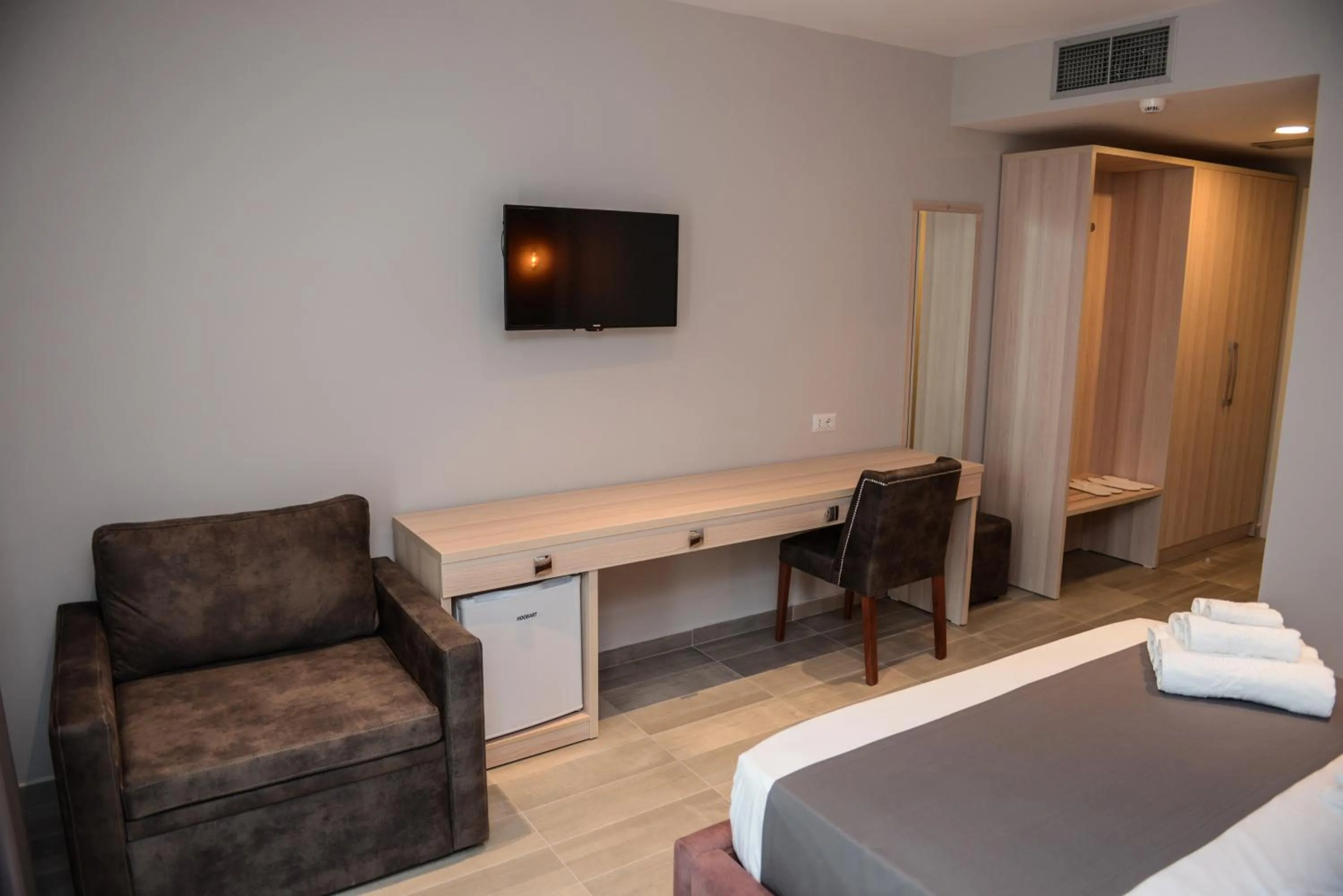 TV and multimedia, Bed in Brilliant Hotel & SPA