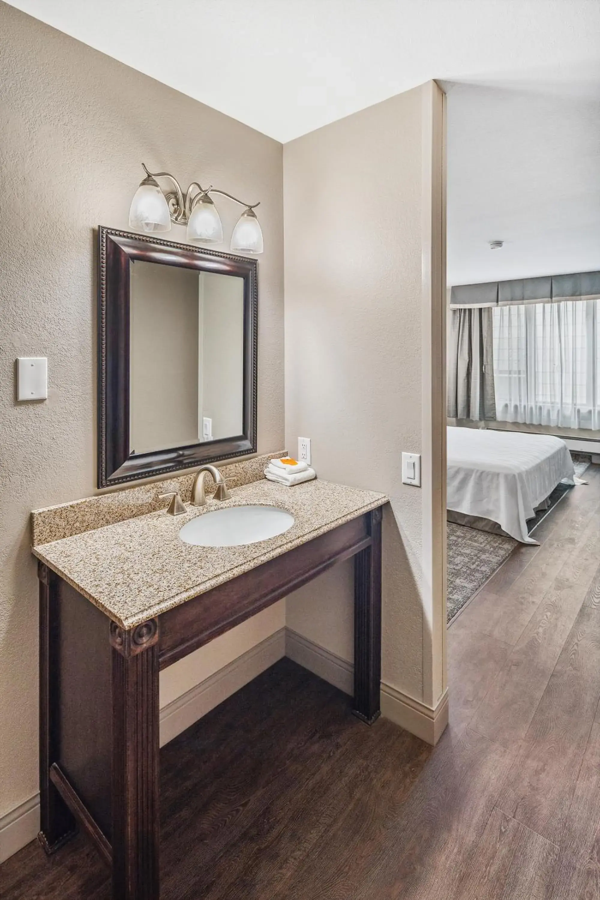 Queen Room - Disability Access in Hotel Seward Queen Room - Disability Access in Hotel Seward