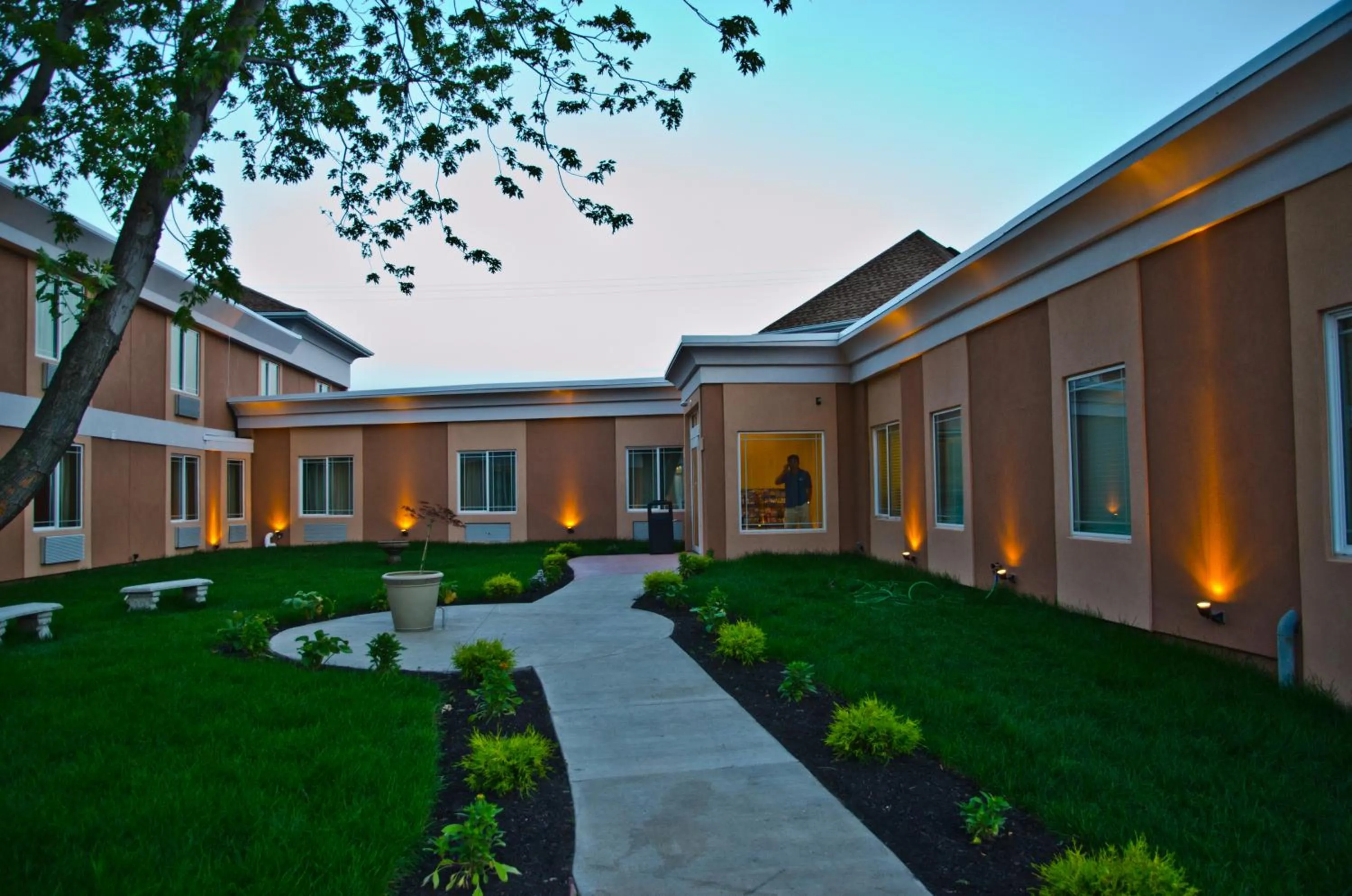 Facade/entrance in Aashram Hotel by Niagara River