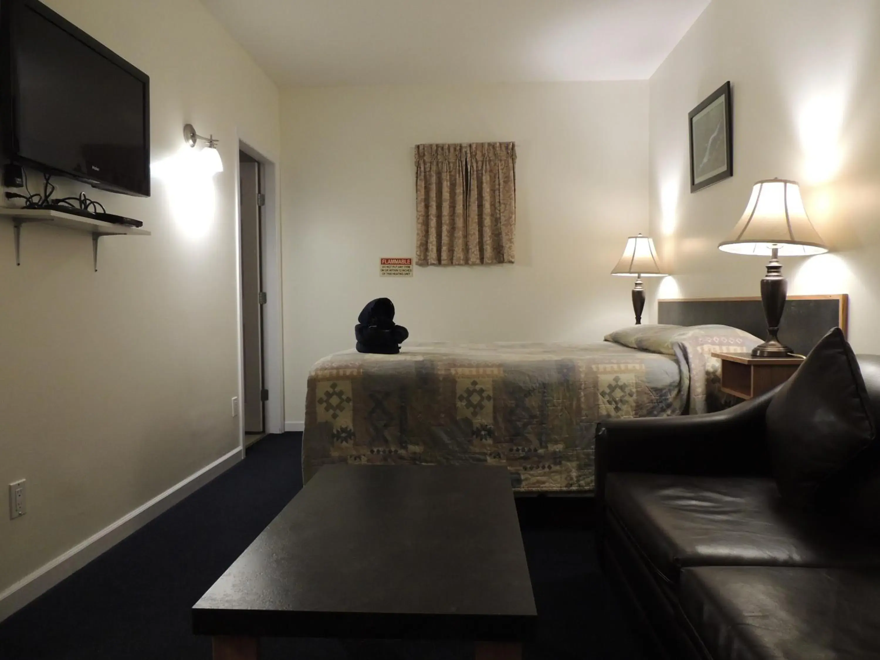 Deluxe Double Room - single occupancy in 100 Mile Motel & RV Park Deluxe Double Room - single occupancy in 100 Mile Motel & RV Park