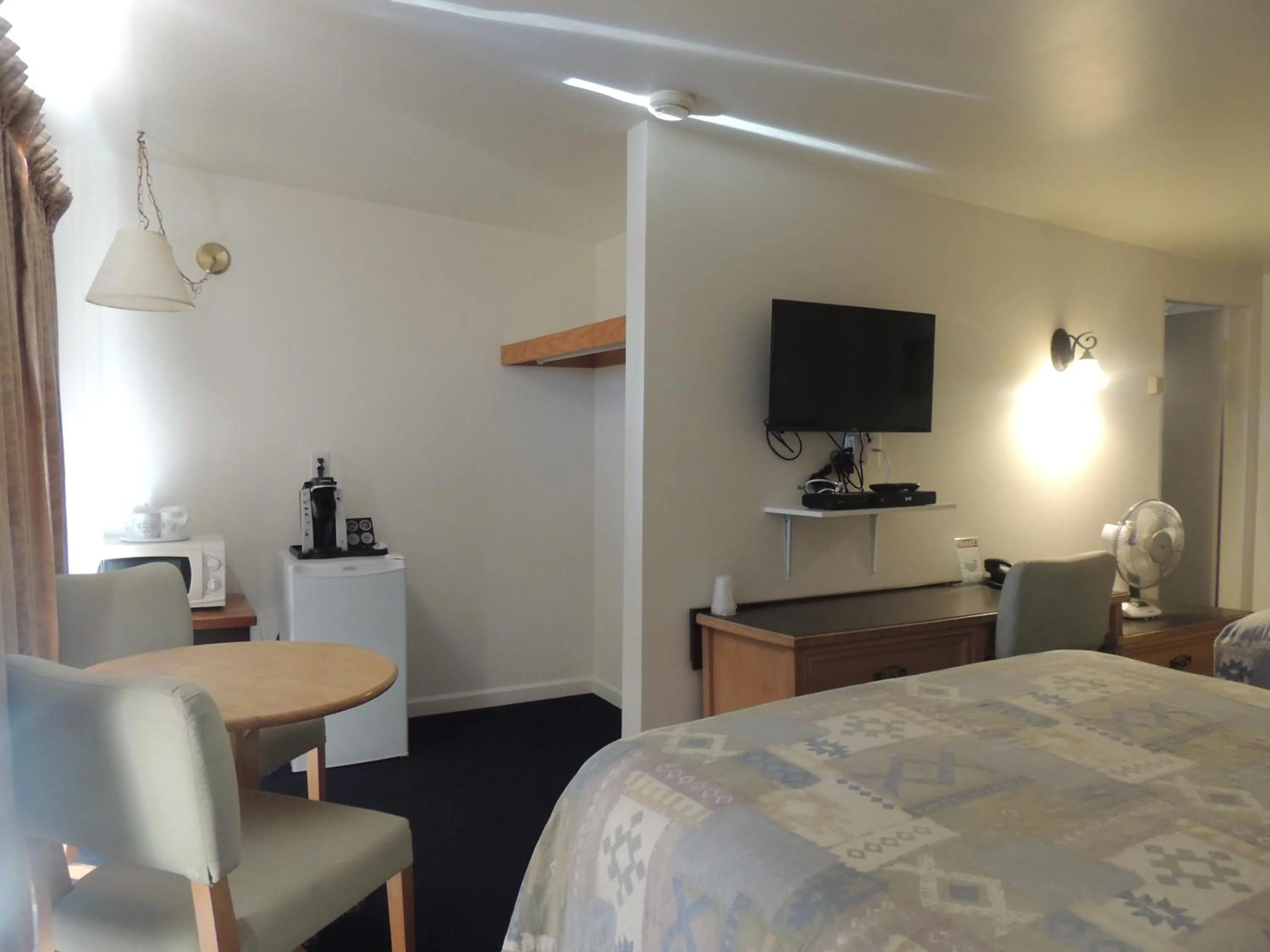 Photo of the whole room, Bed in 100 Mile Motel & RV Park