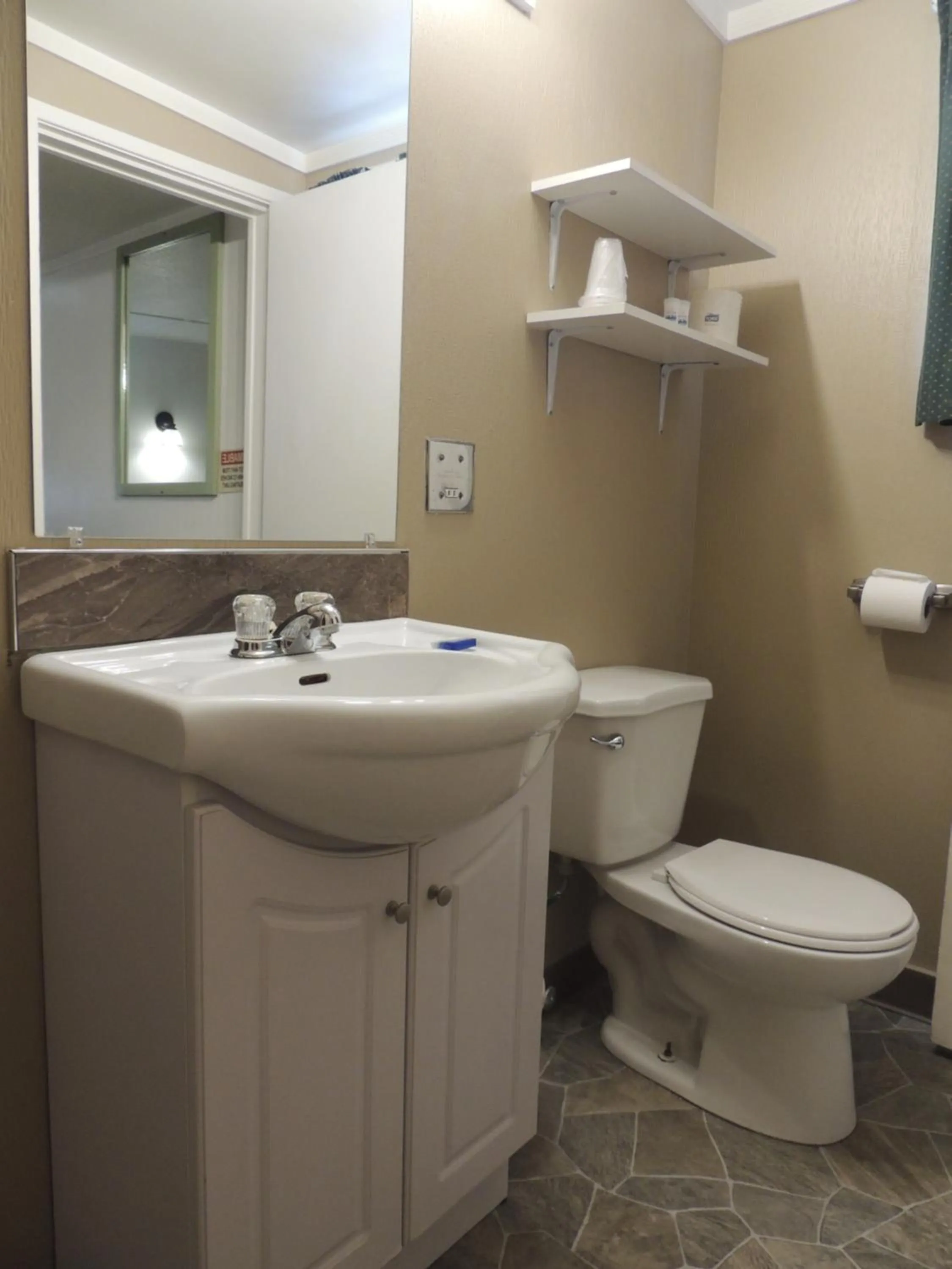 Bathroom in 100 Mile Motel & RV Park