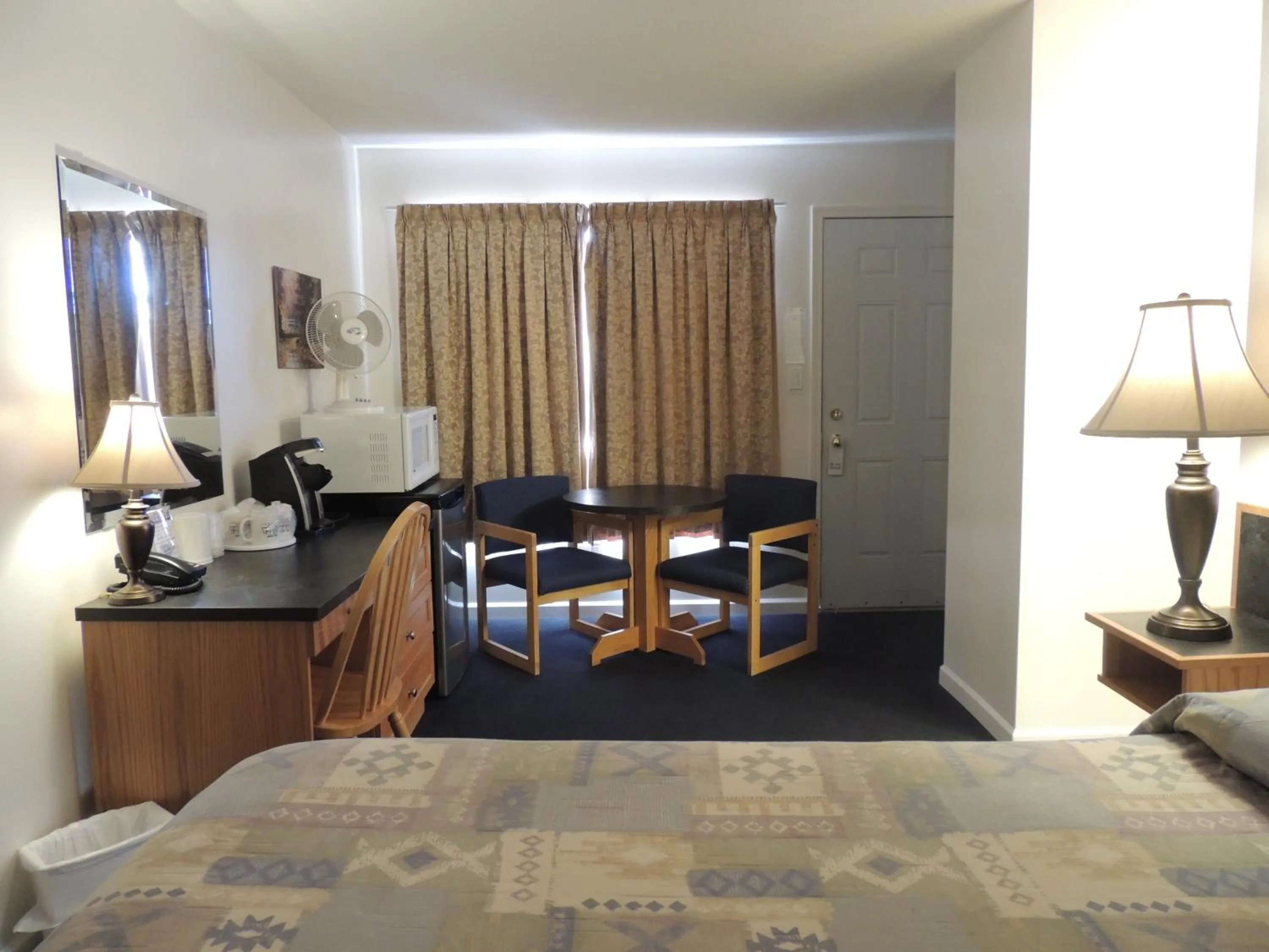 Coffee/tea facilities in 100 Mile Motel & RV Park