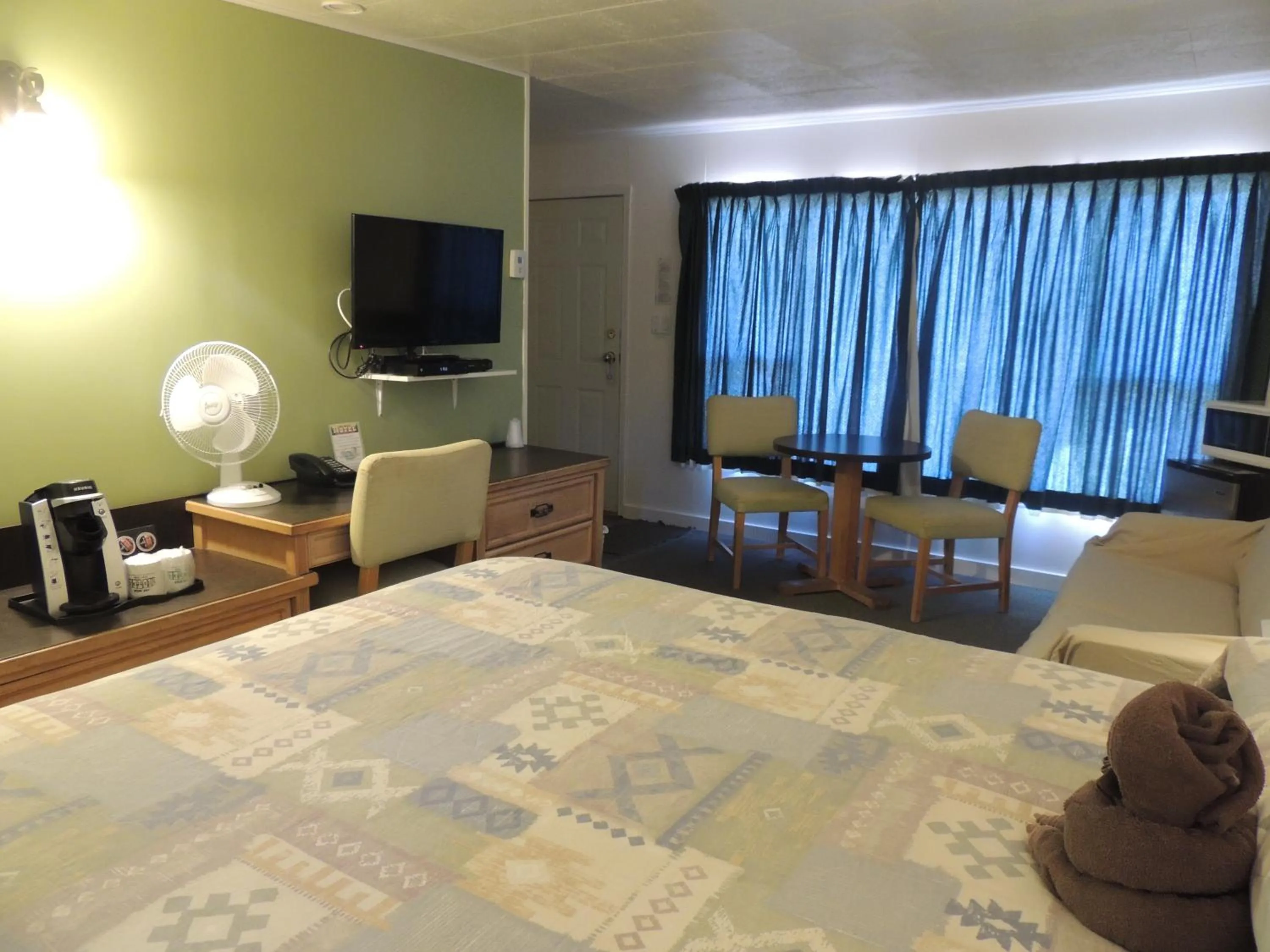 Photo of the whole room, Bed in 100 Mile Motel & RV Park