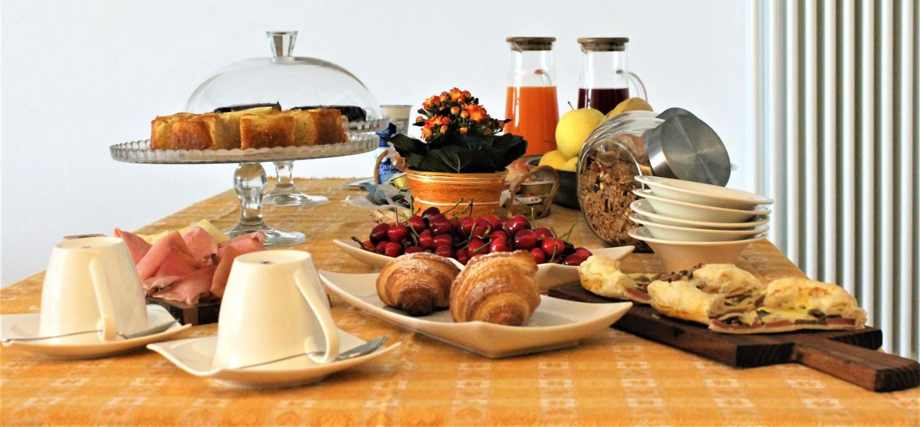 Buffet breakfast in B&B Arco di Vino