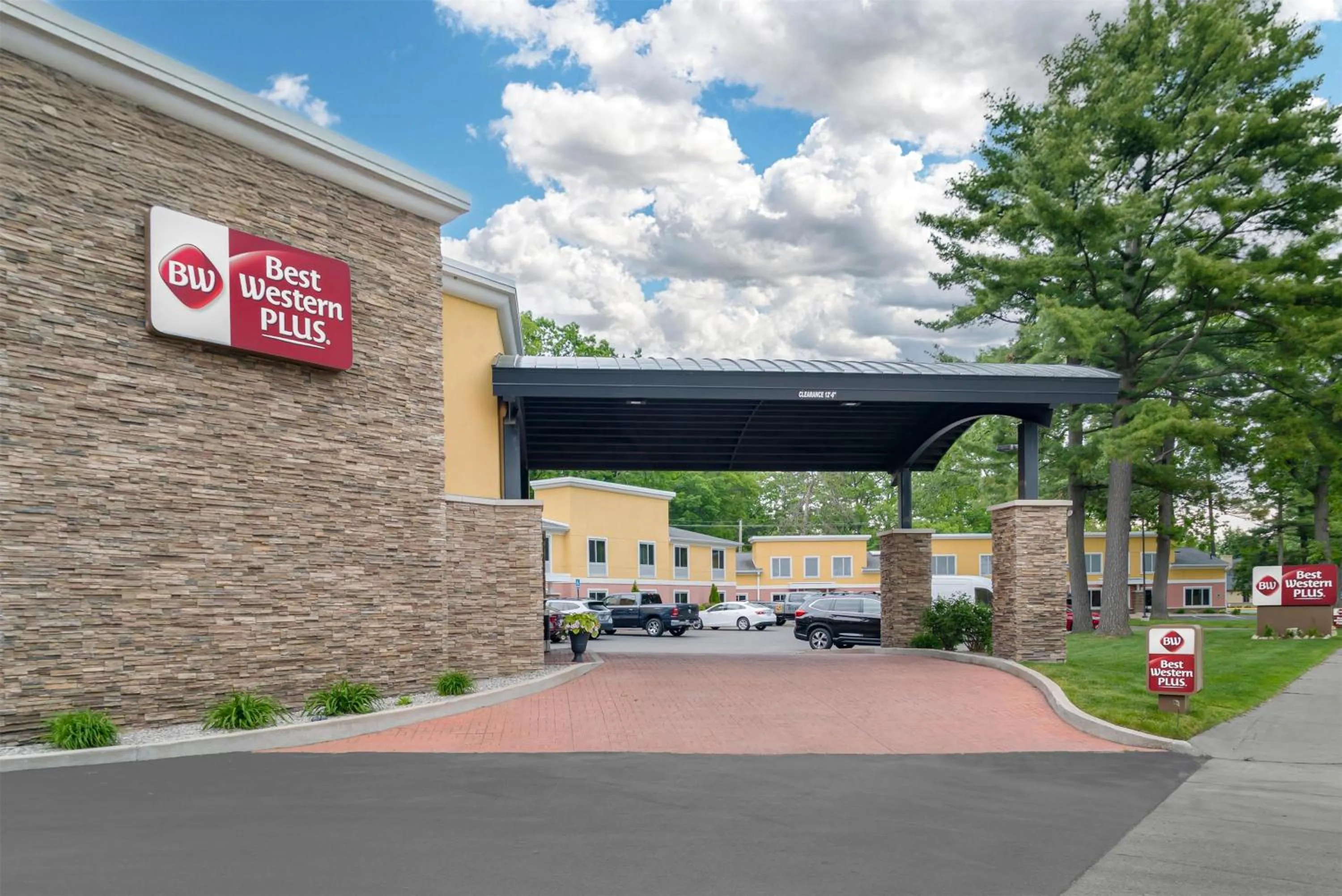 Property building in Best Western Plus Traverse City