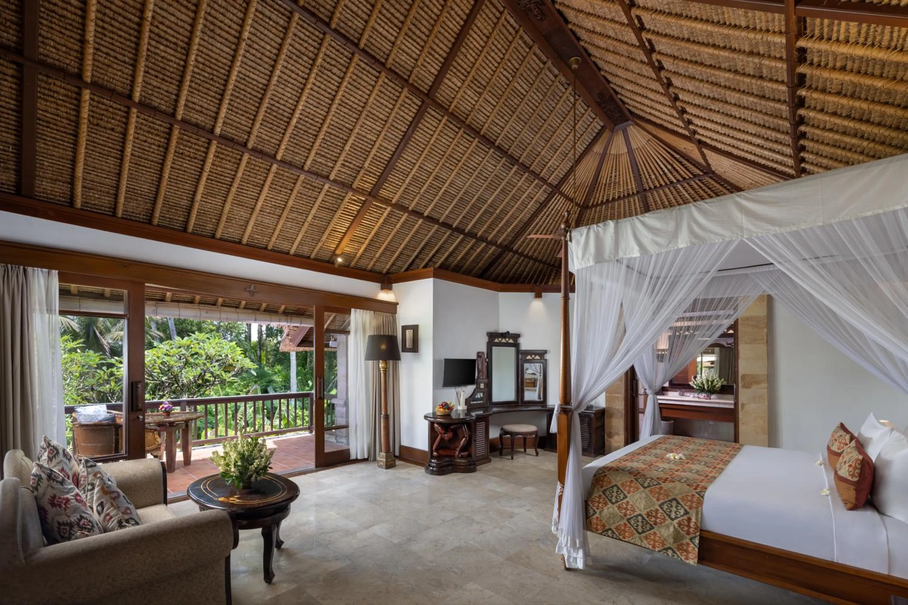 Bed in Kori Ubud Resort, Restaurant & Spa
