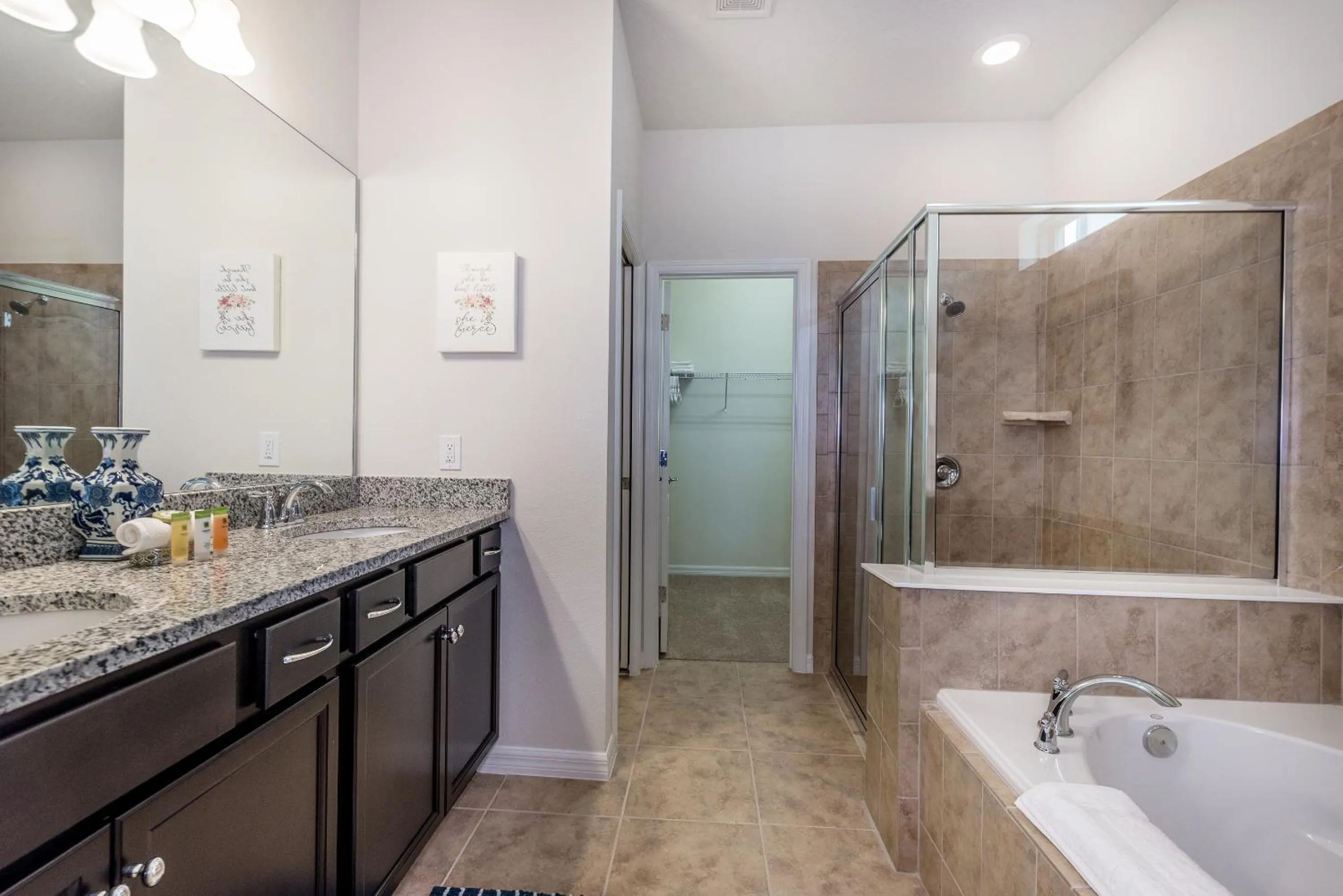 Large Villa wPrivate Pool Game Room Waterpark