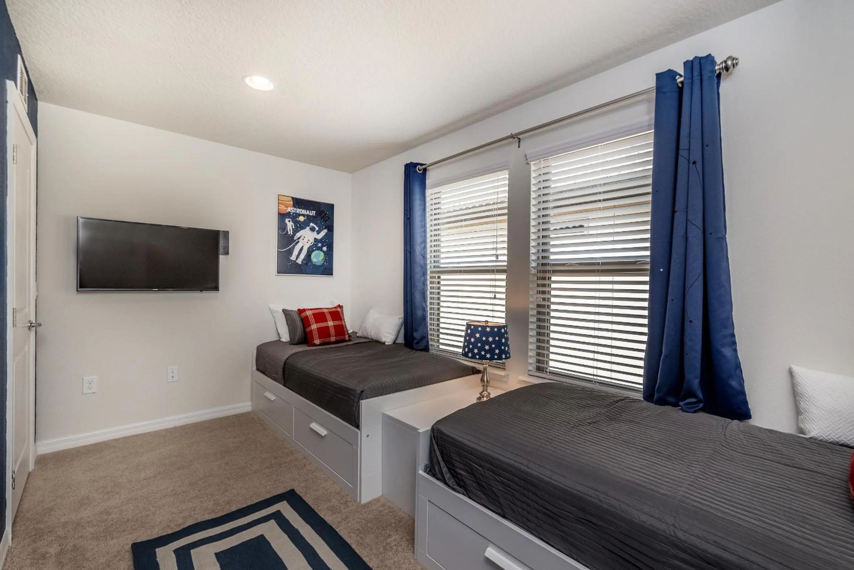 Bed in Large Villa wPrivate Pool Game Room Waterpark