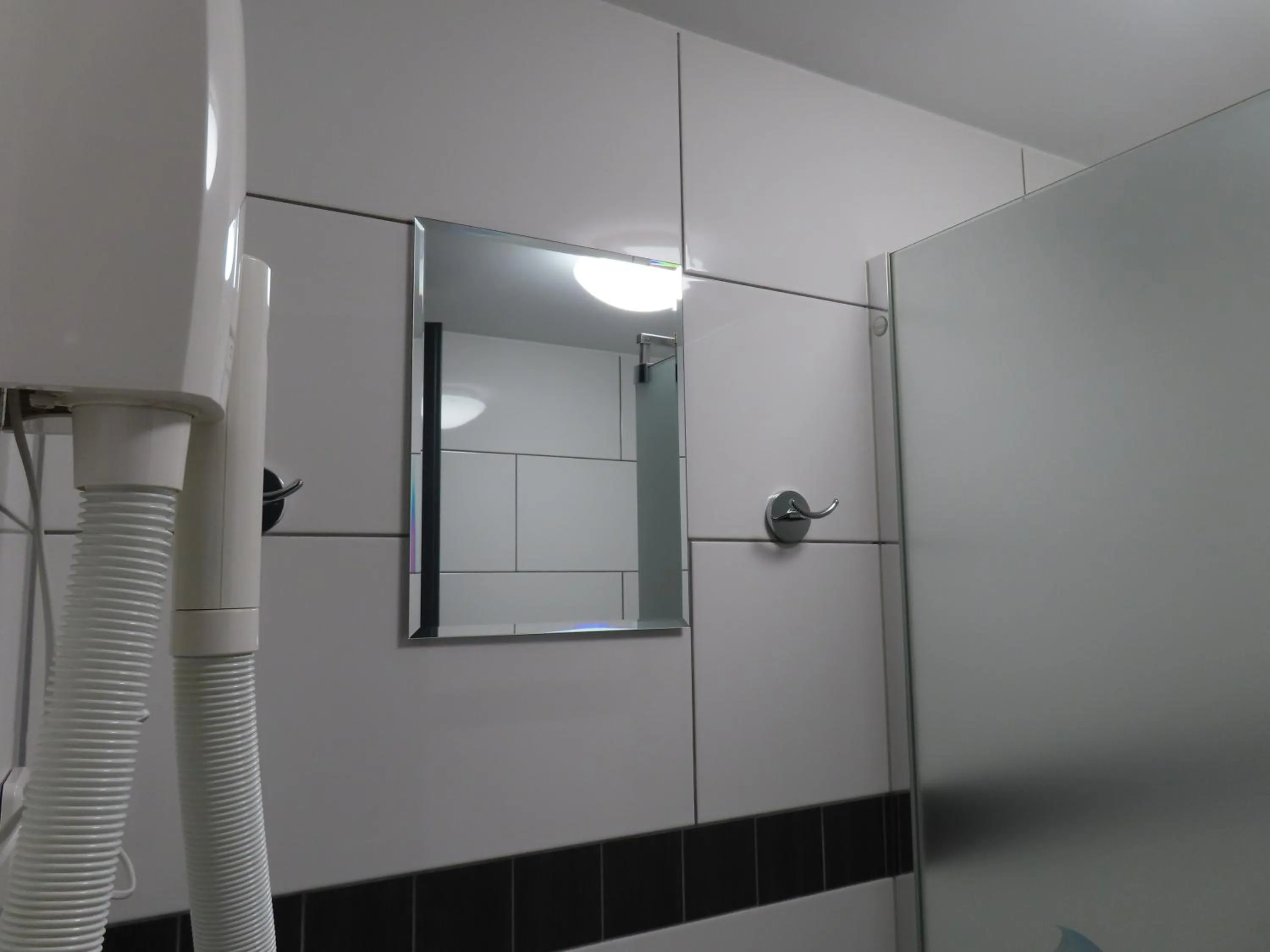 Shower in Hotel City Inn