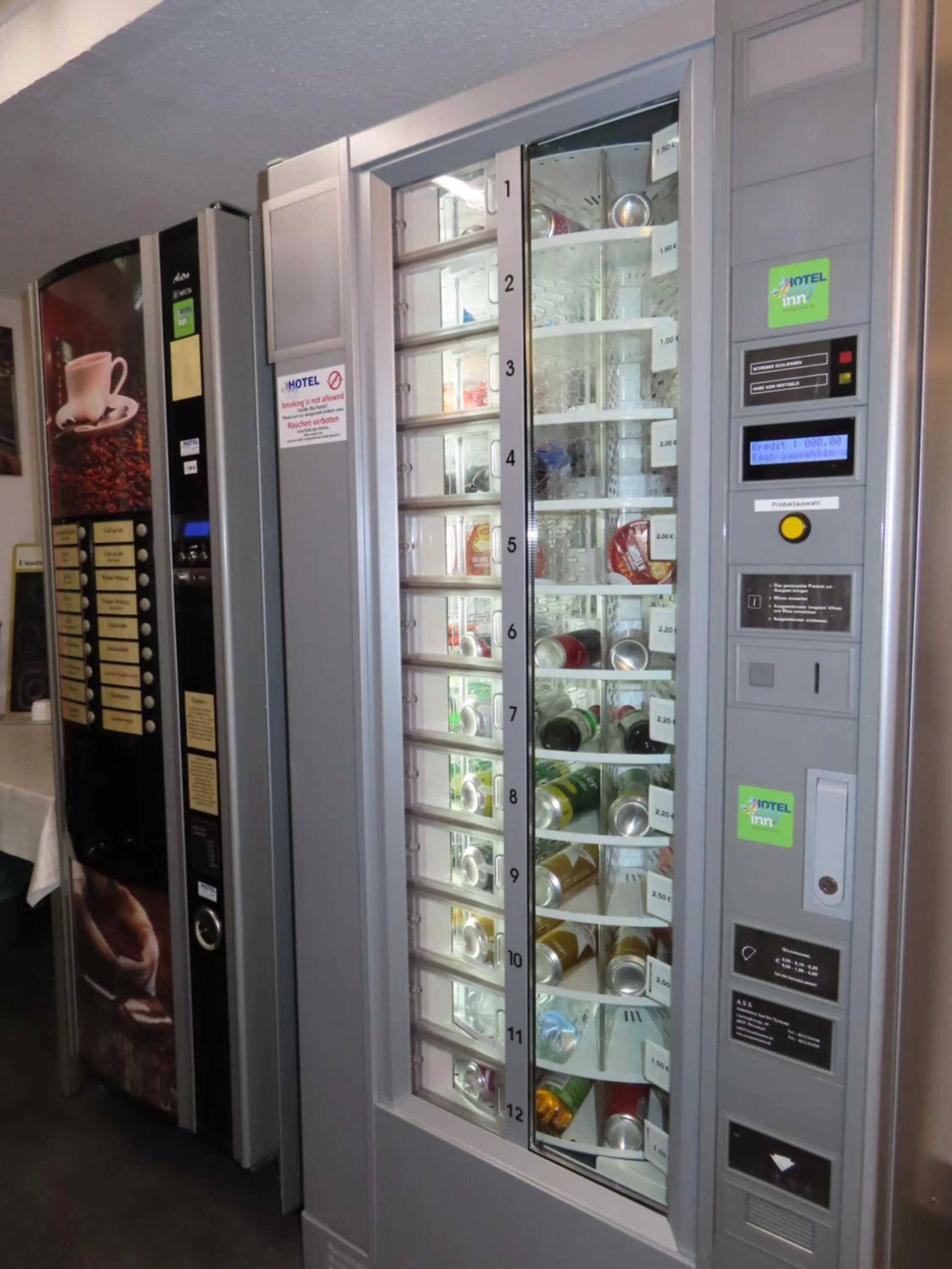 vending machine in Hotel City Inn
