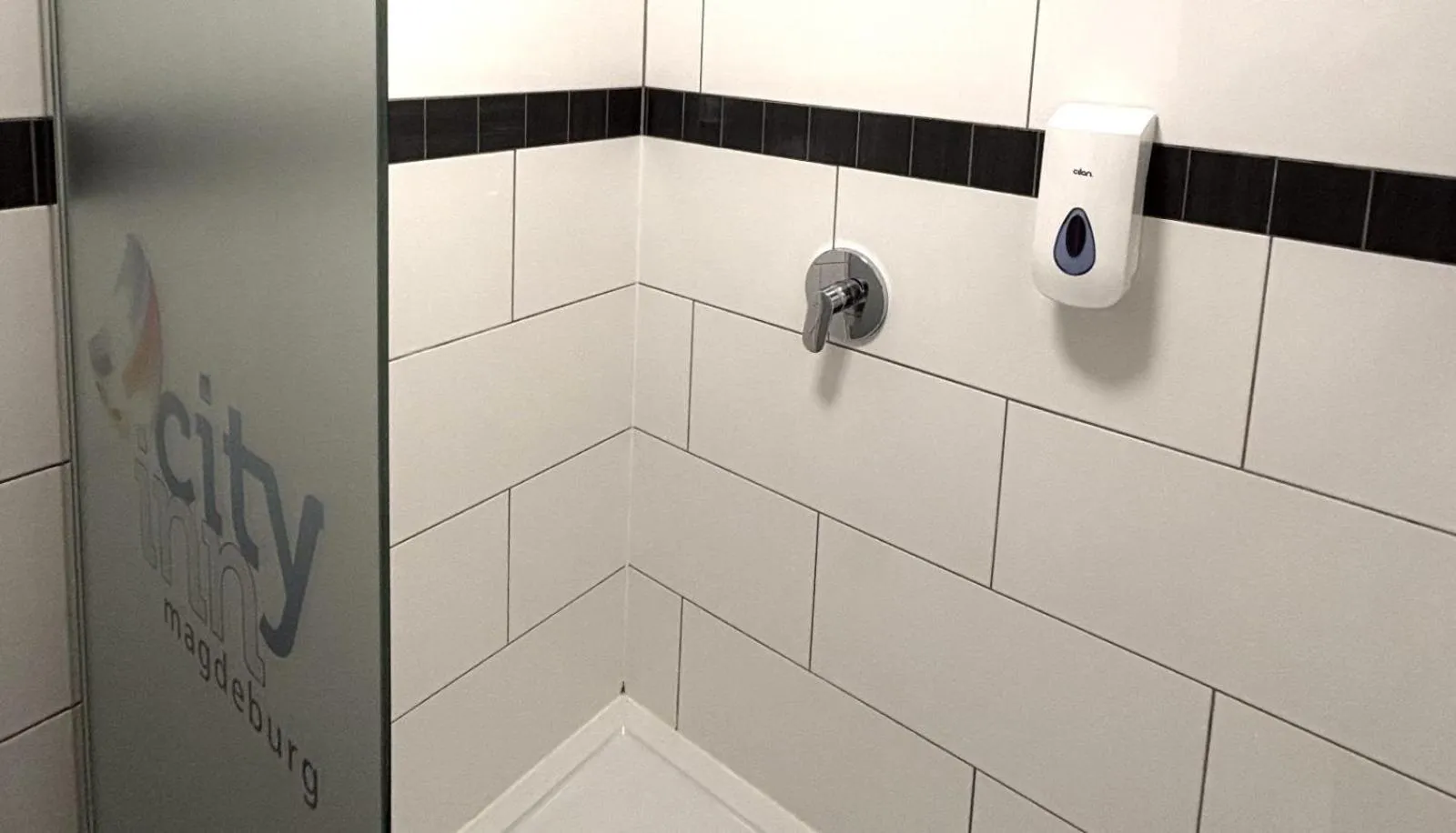 Shower in Hotel City Inn