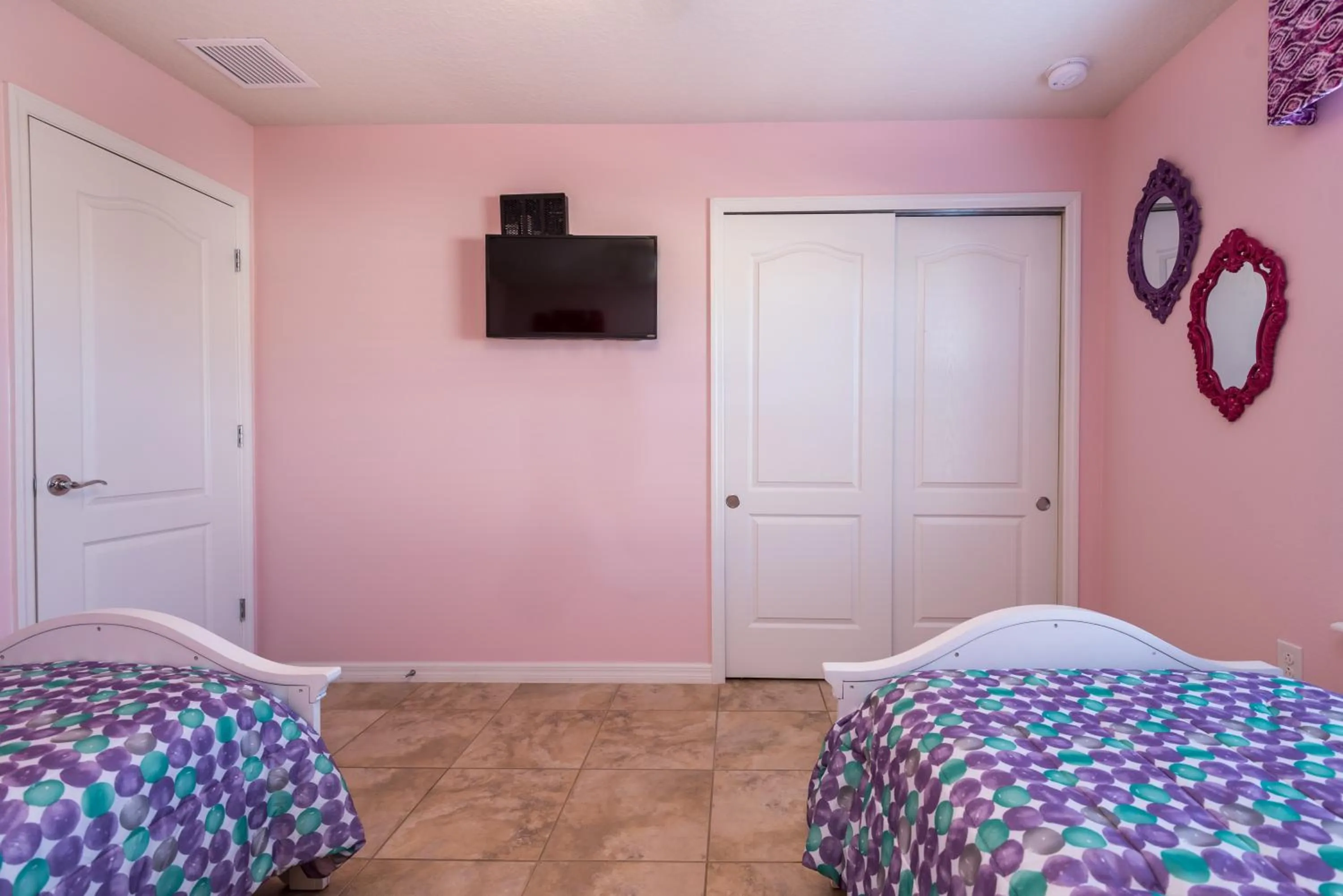 Bed in Townhome wPrivate Pool & FREE on-site Water Park
