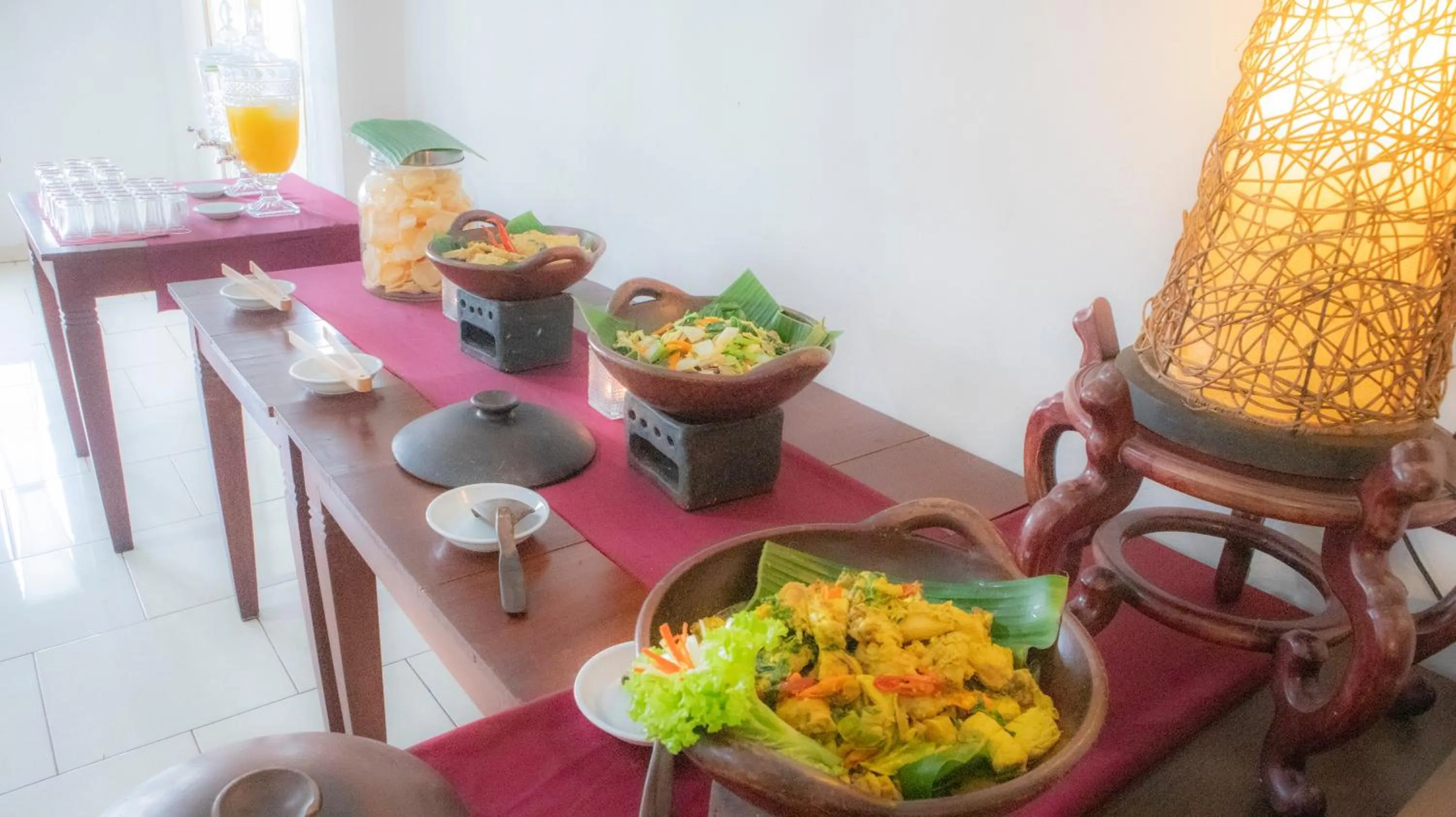 Restaurant/places to eat in Mawar Asri Hotel