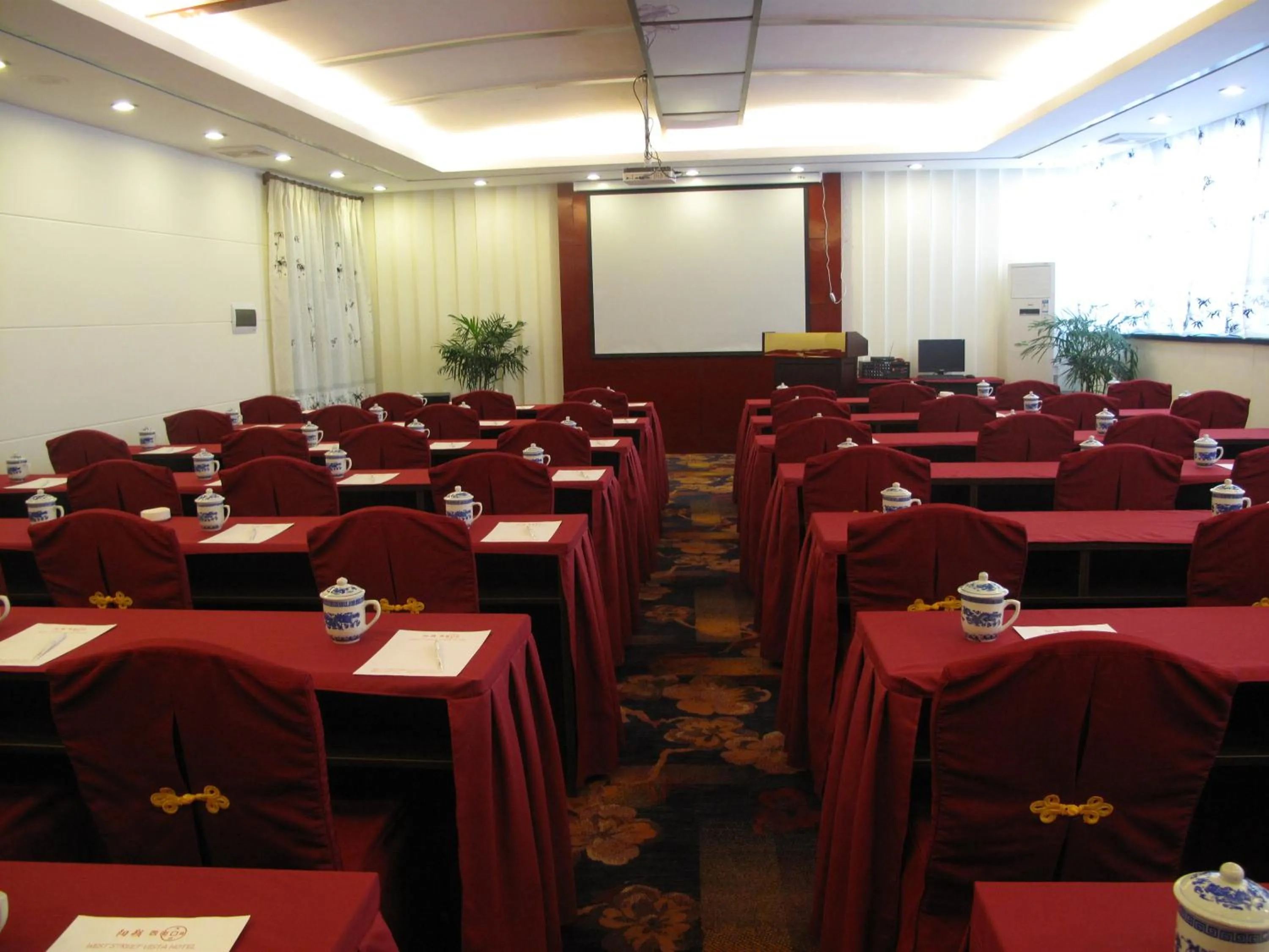 Meeting/conference room in West Street Vista Hotel