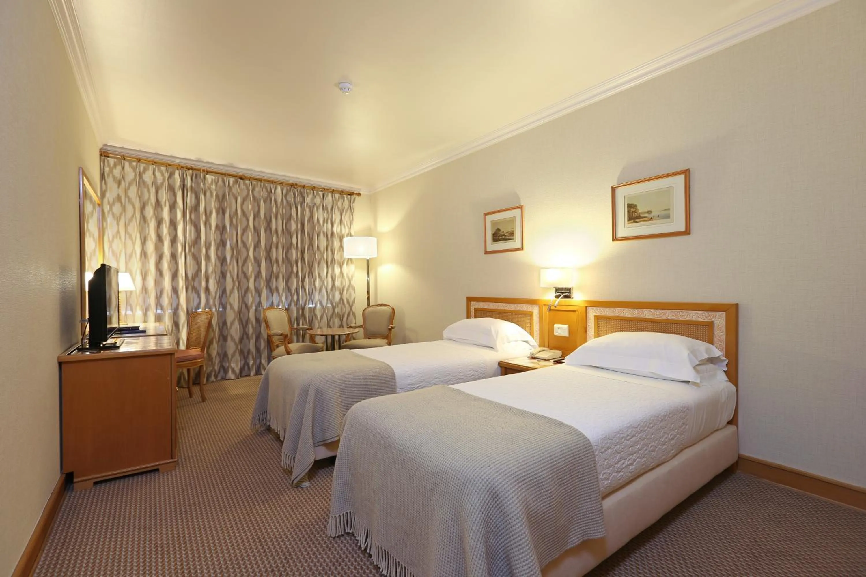 Photo of the whole room, Bed in Hotel Lisboa Plaza - Lisbon Heritage Collection - Avenida