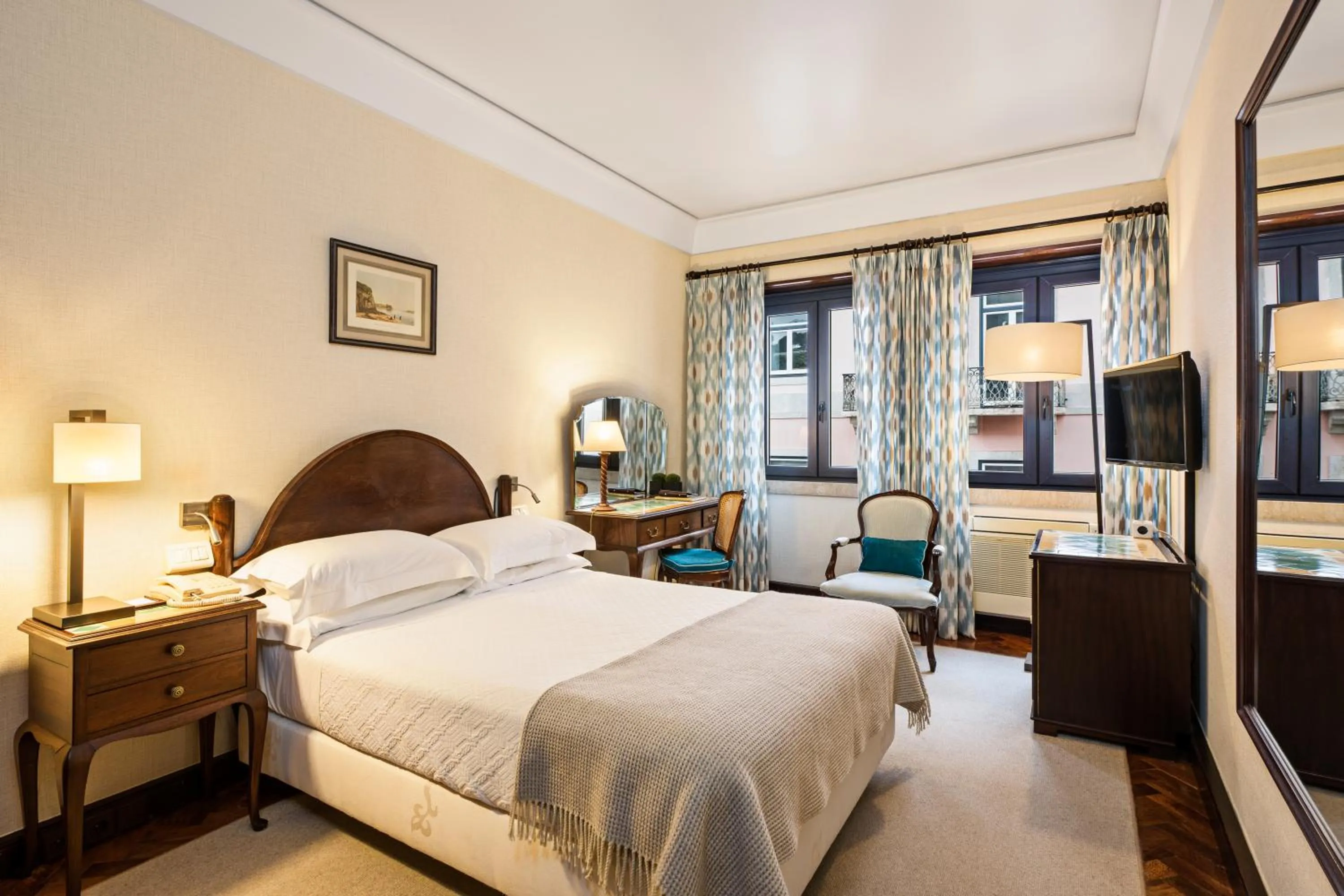 Bedroom, Bed in Hotel Lisboa Plaza - Lisbon Heritage Collection - Avenida