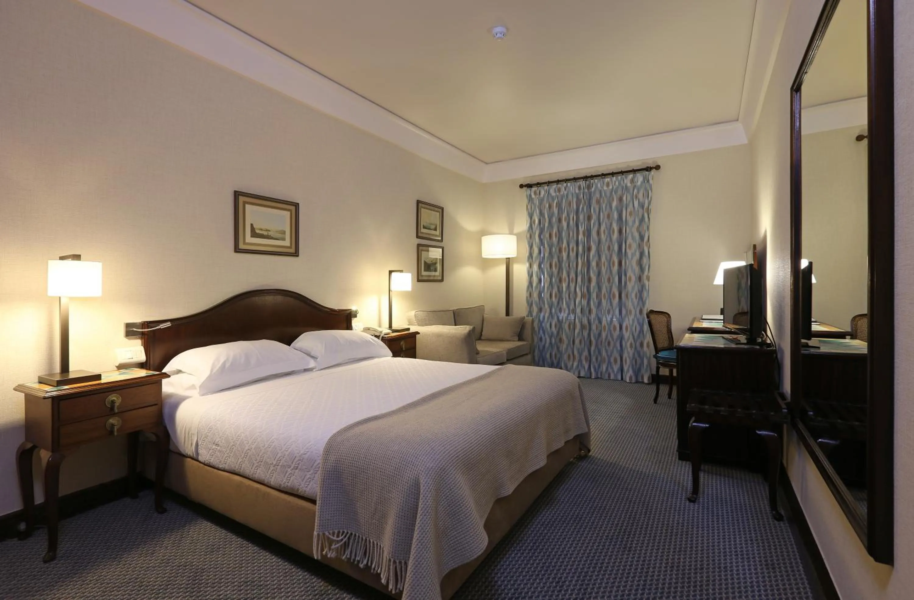 Photo of the whole room, Bed in Hotel Lisboa Plaza - Lisbon Heritage Collection - Avenida