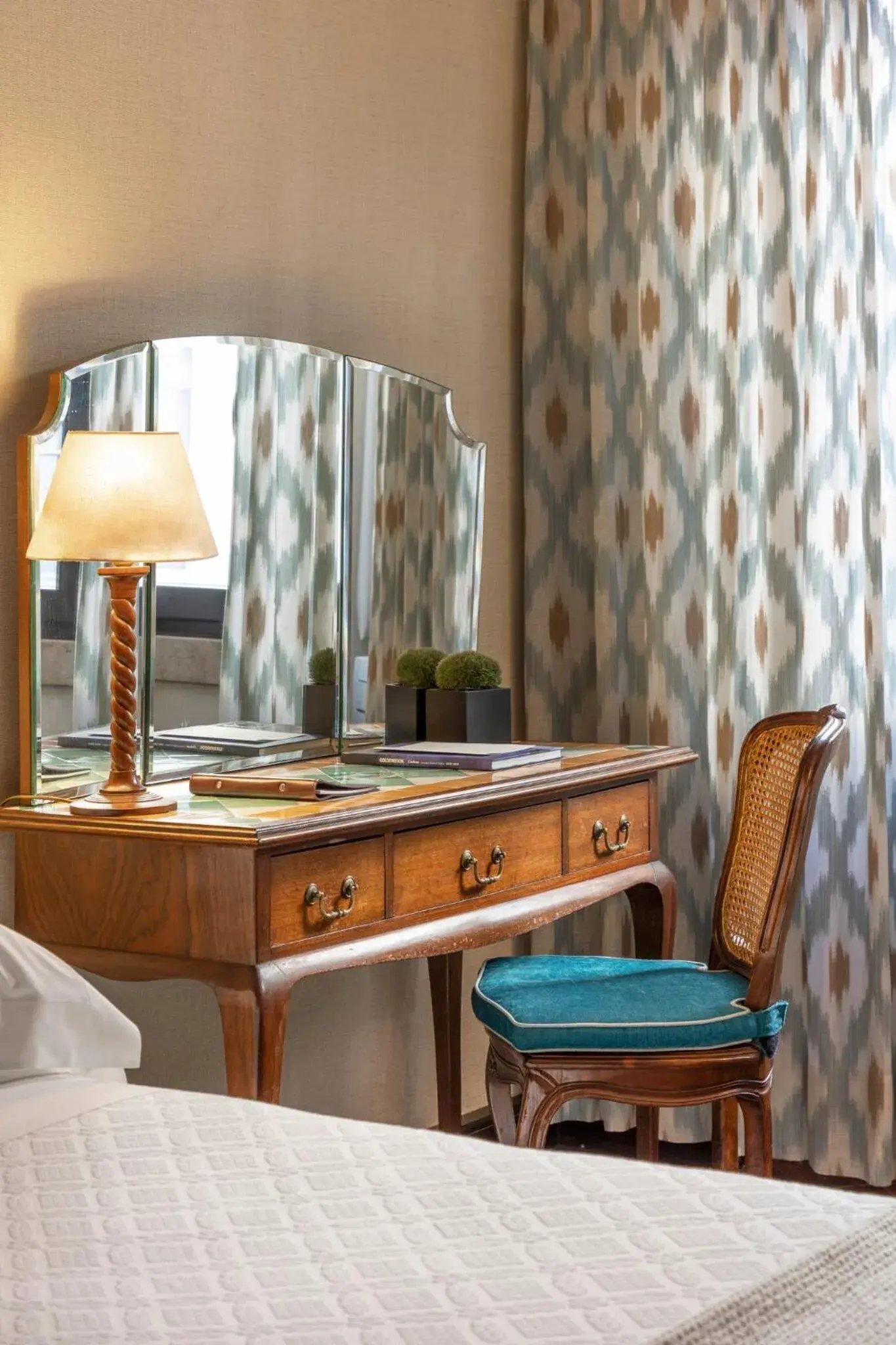 Family Room (2 Adults + 2 Children) in Hotel Lisboa Plaza - Lisbon Heritage Collection - Avenida Family Room (2 Adults + 2 Children) in Hotel Lisboa Plaza - Lisbon Heritage Collection - Avenida