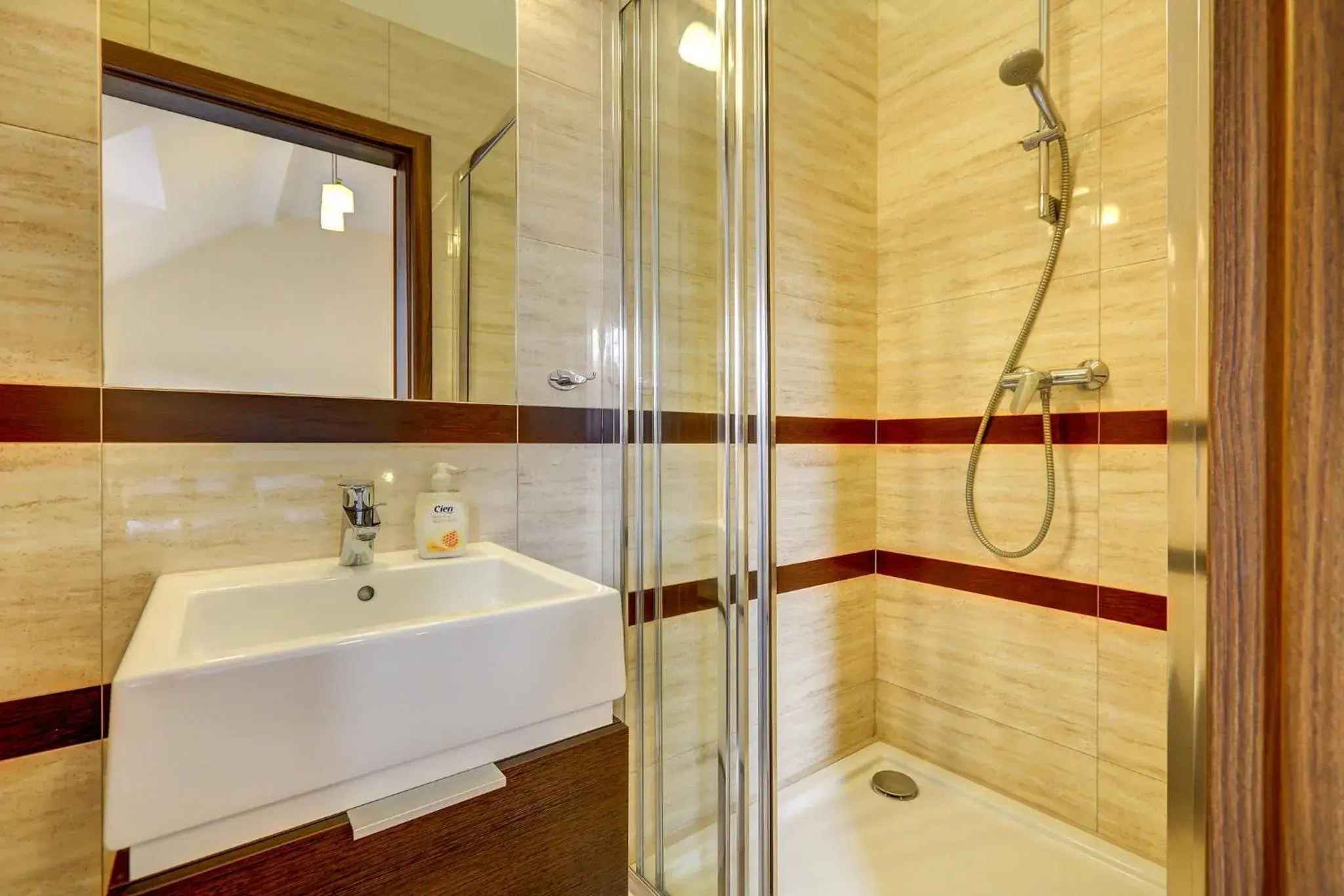 Double Room in POD DEBEM Kompleks Zeglarsko-Rekreacyjny Double Room in POD DEBEM Kompleks Zeglarsko-Rekreacyjny