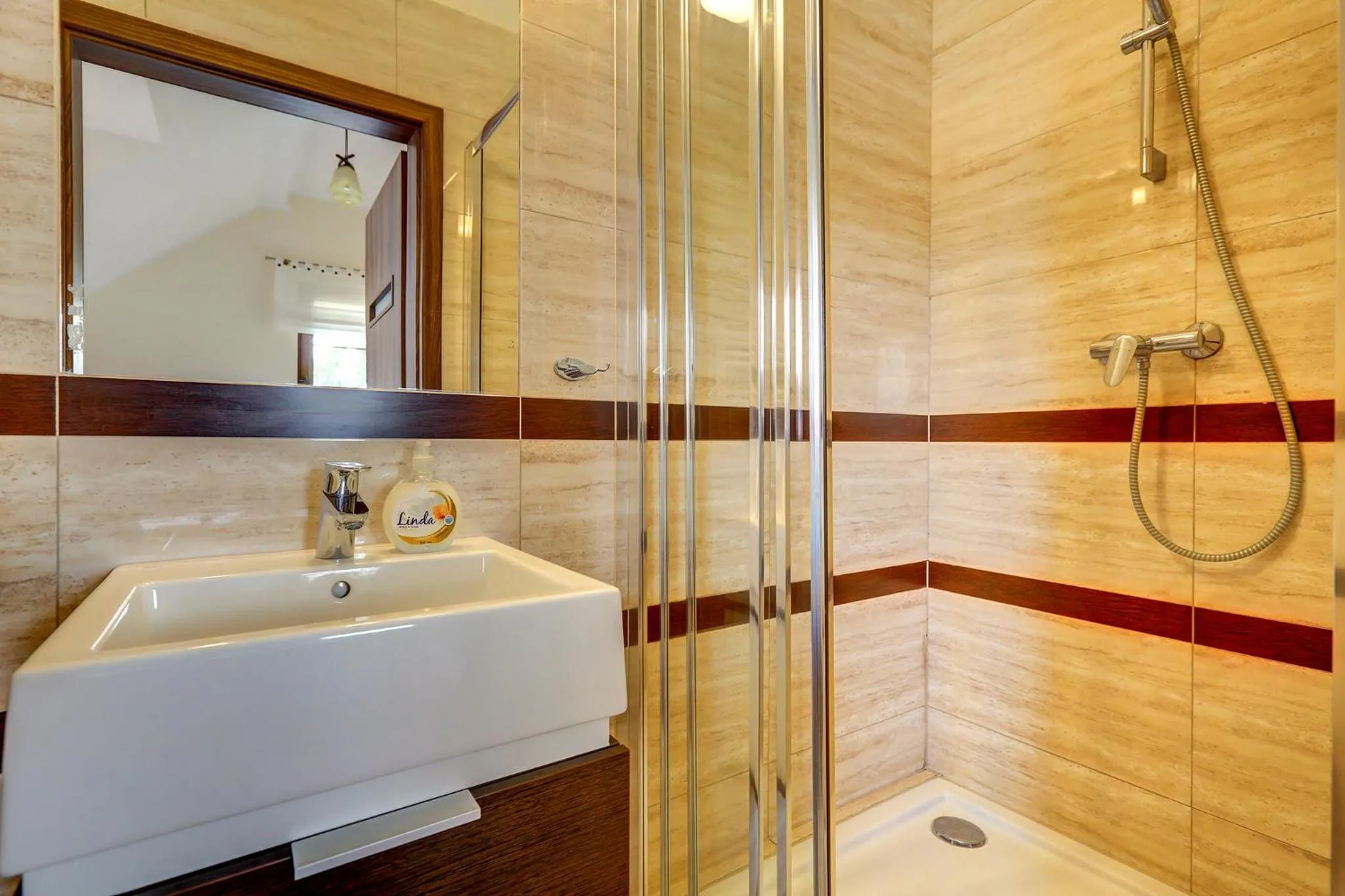 Shower in POD DEBEM Kompleks Zeglarsko-Rekreacyjny