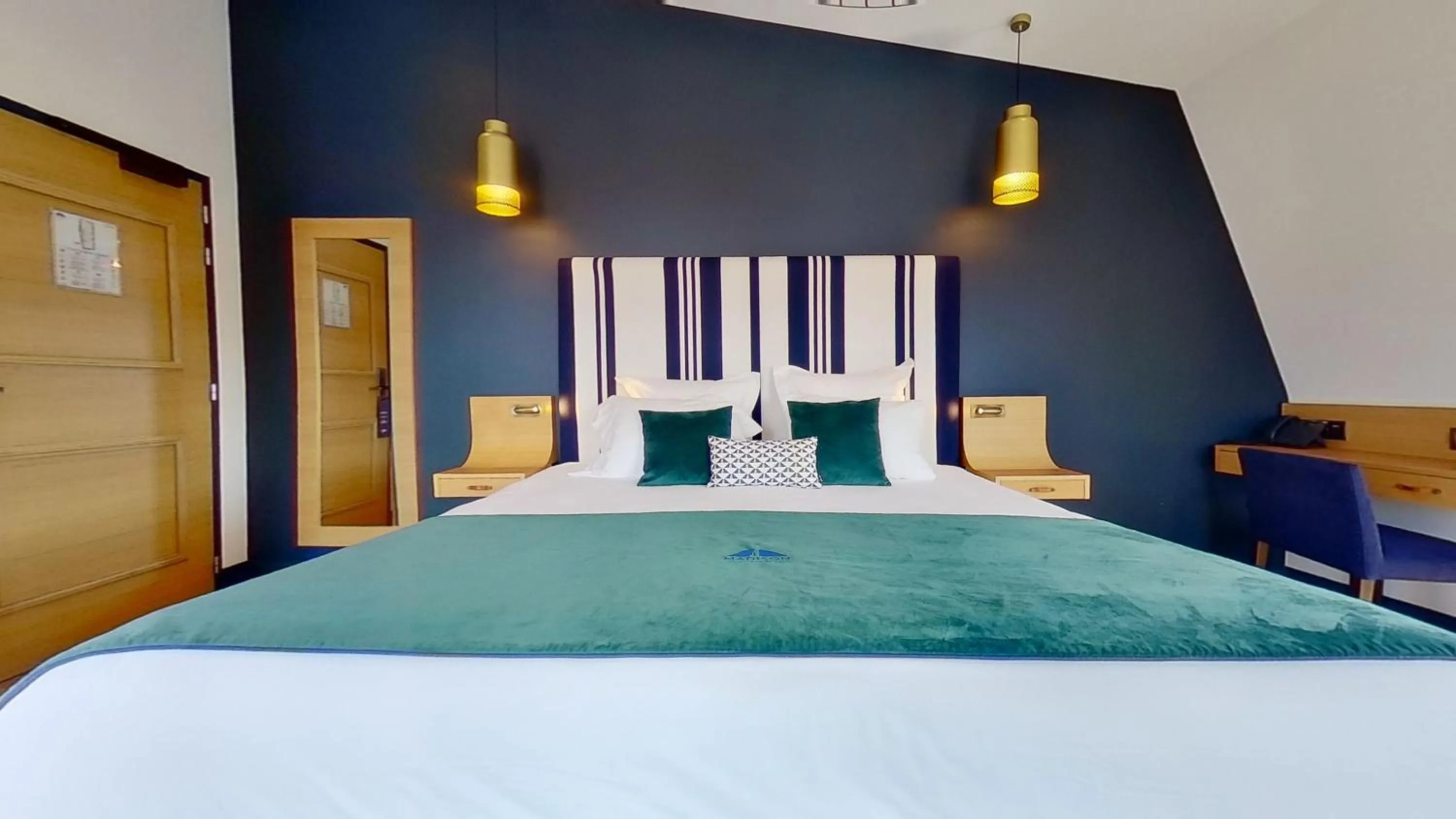 Bed in MADISON Saint Jean de Luz - Handwritten Collection