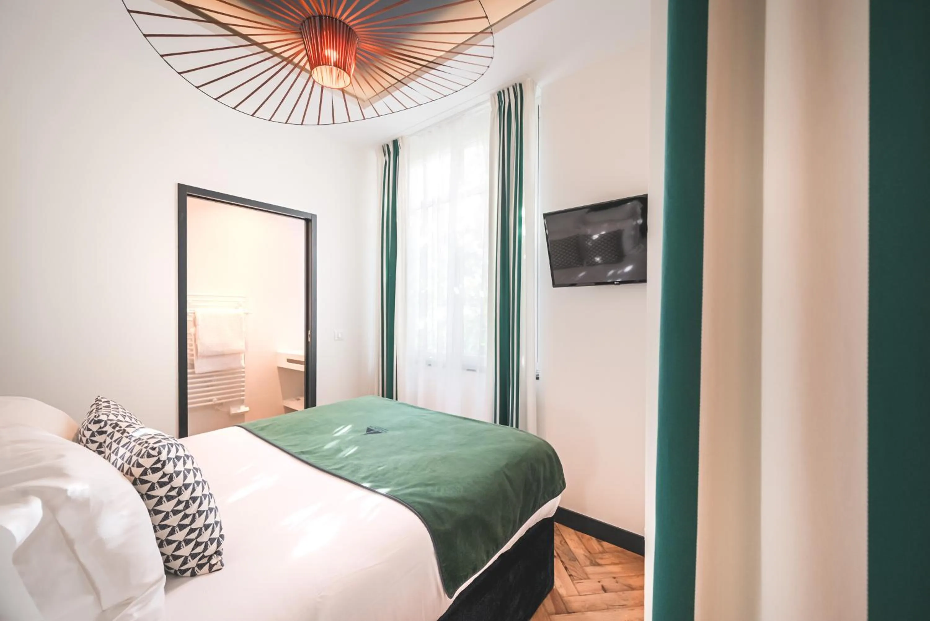 Bedroom, Bed in MADISON Saint Jean de Luz - Handwritten Collection