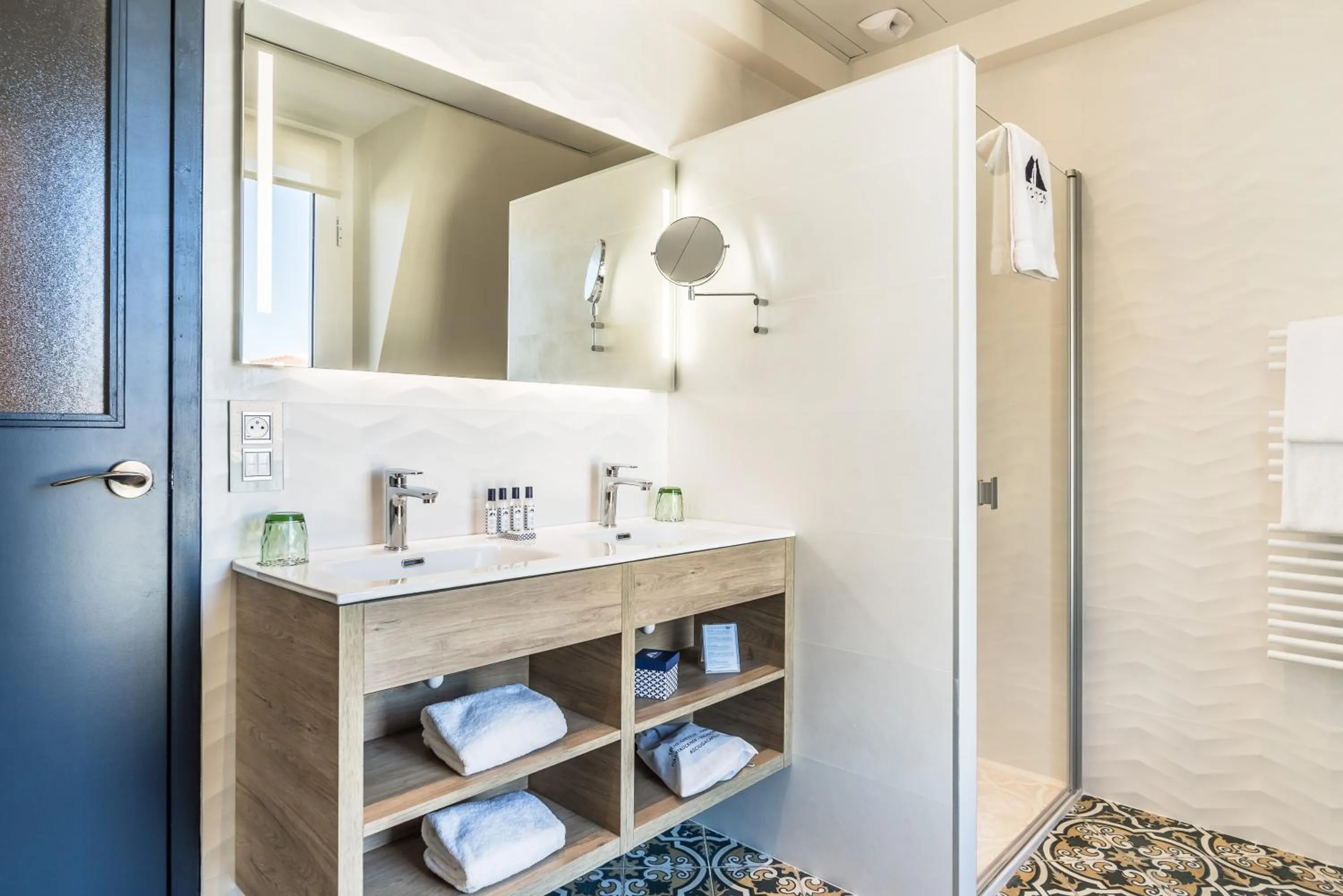 Shower in MADISON Saint Jean de Luz - Handwritten Collection