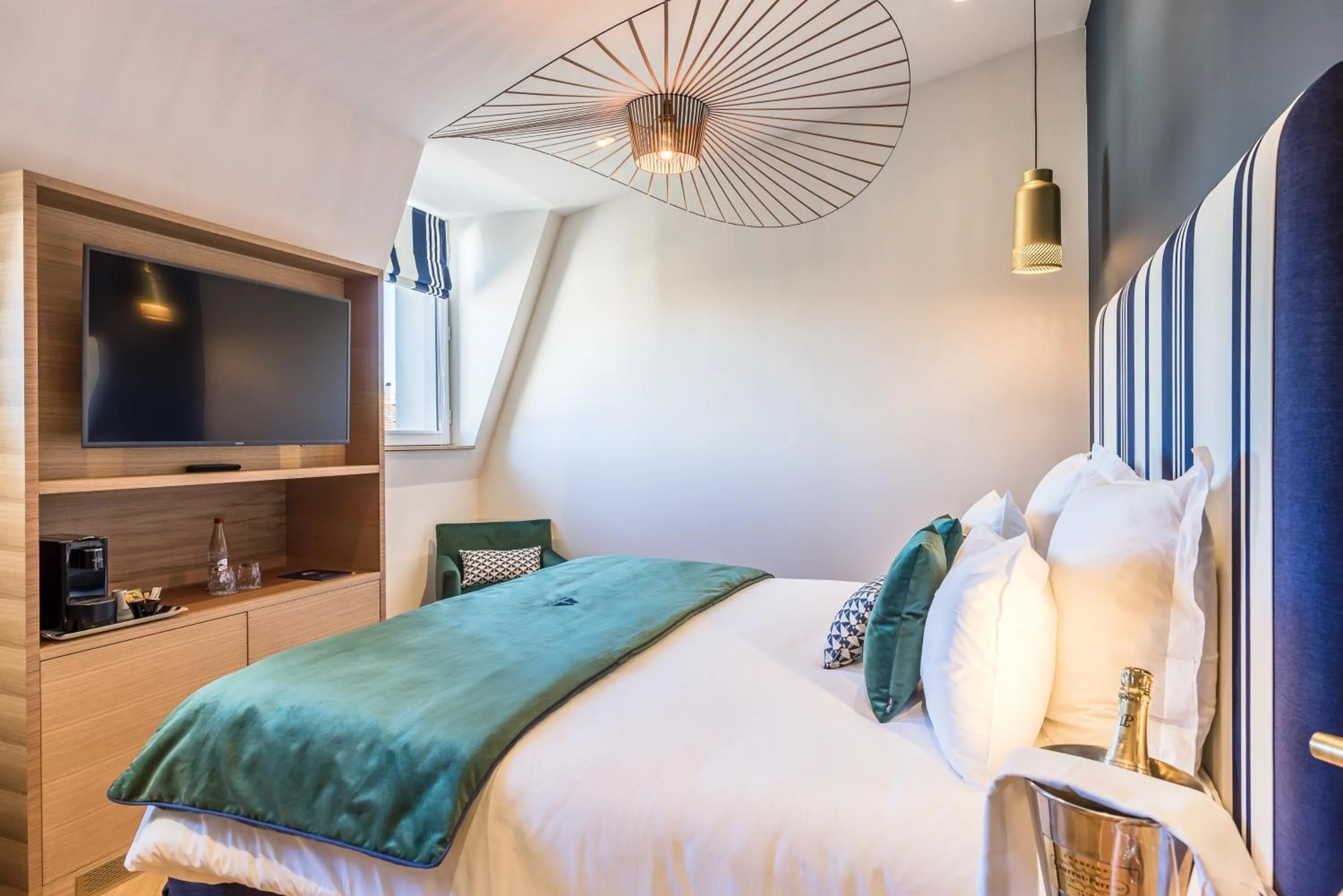 Bed in MADISON Saint Jean de Luz - Handwritten Collection