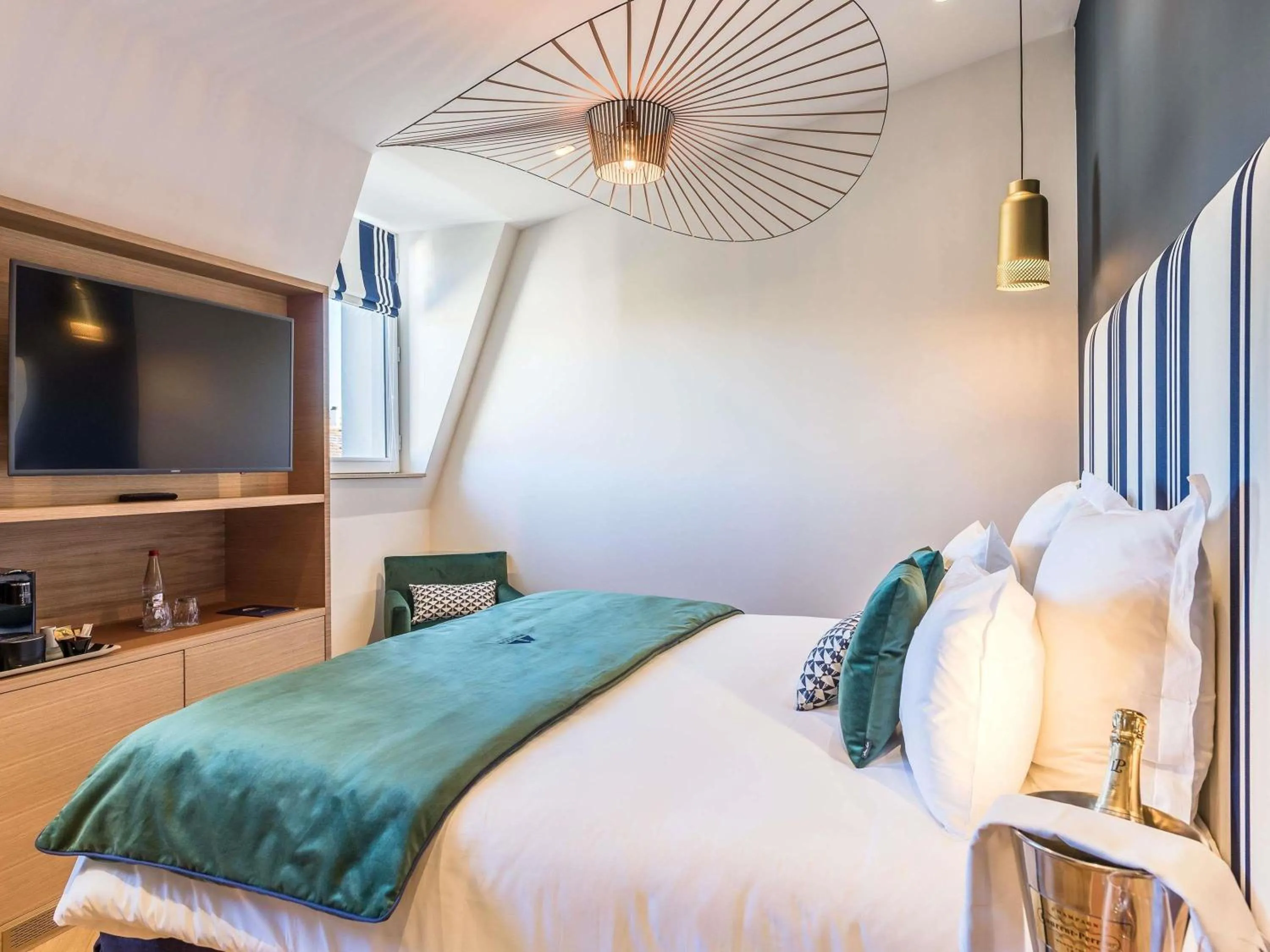 Bedroom, Bed in MADISON Saint Jean de Luz - Handwritten Collection