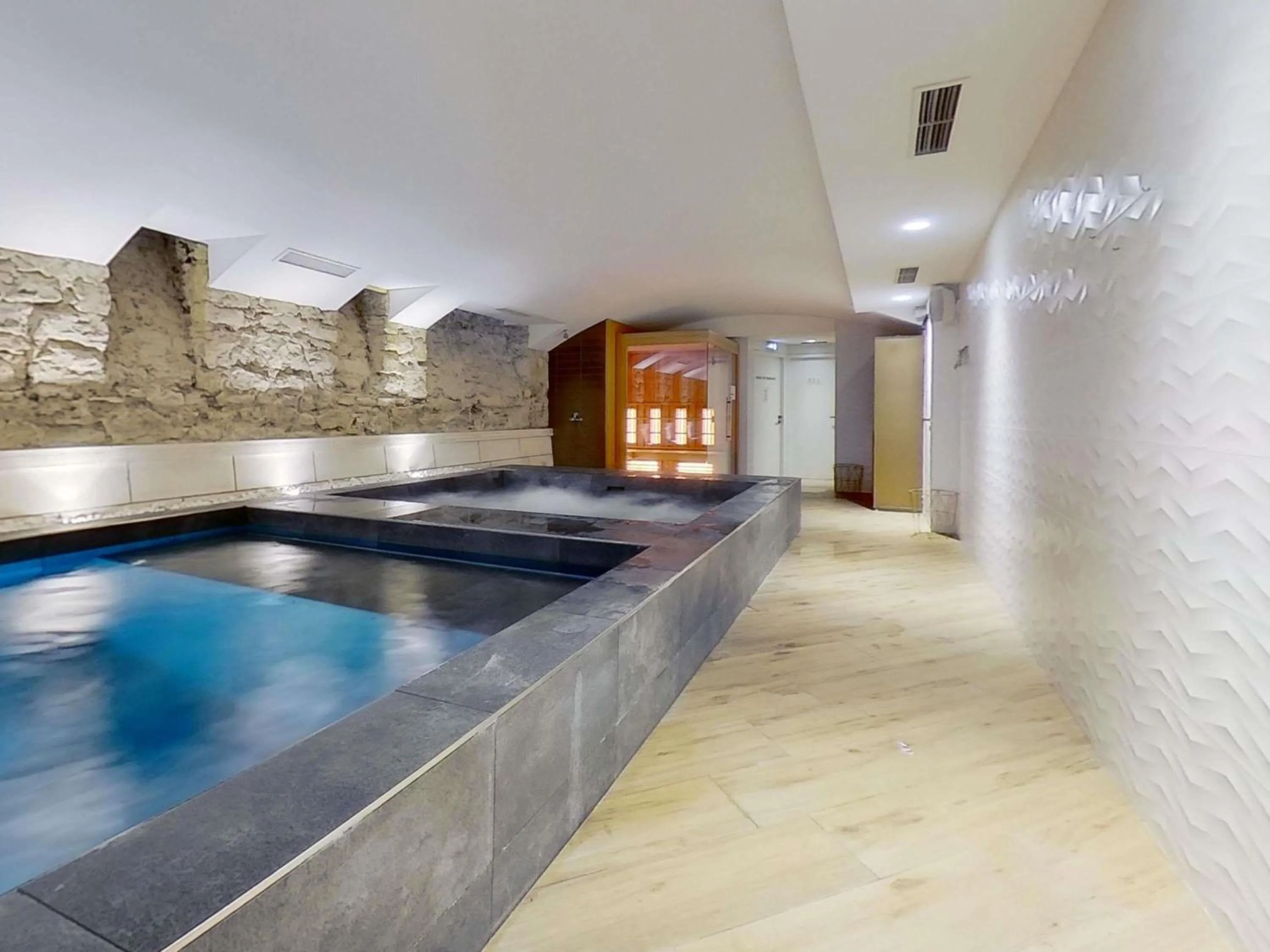 Spa and wellness centre/facilities in MADISON Saint Jean de Luz - Handwritten Collection