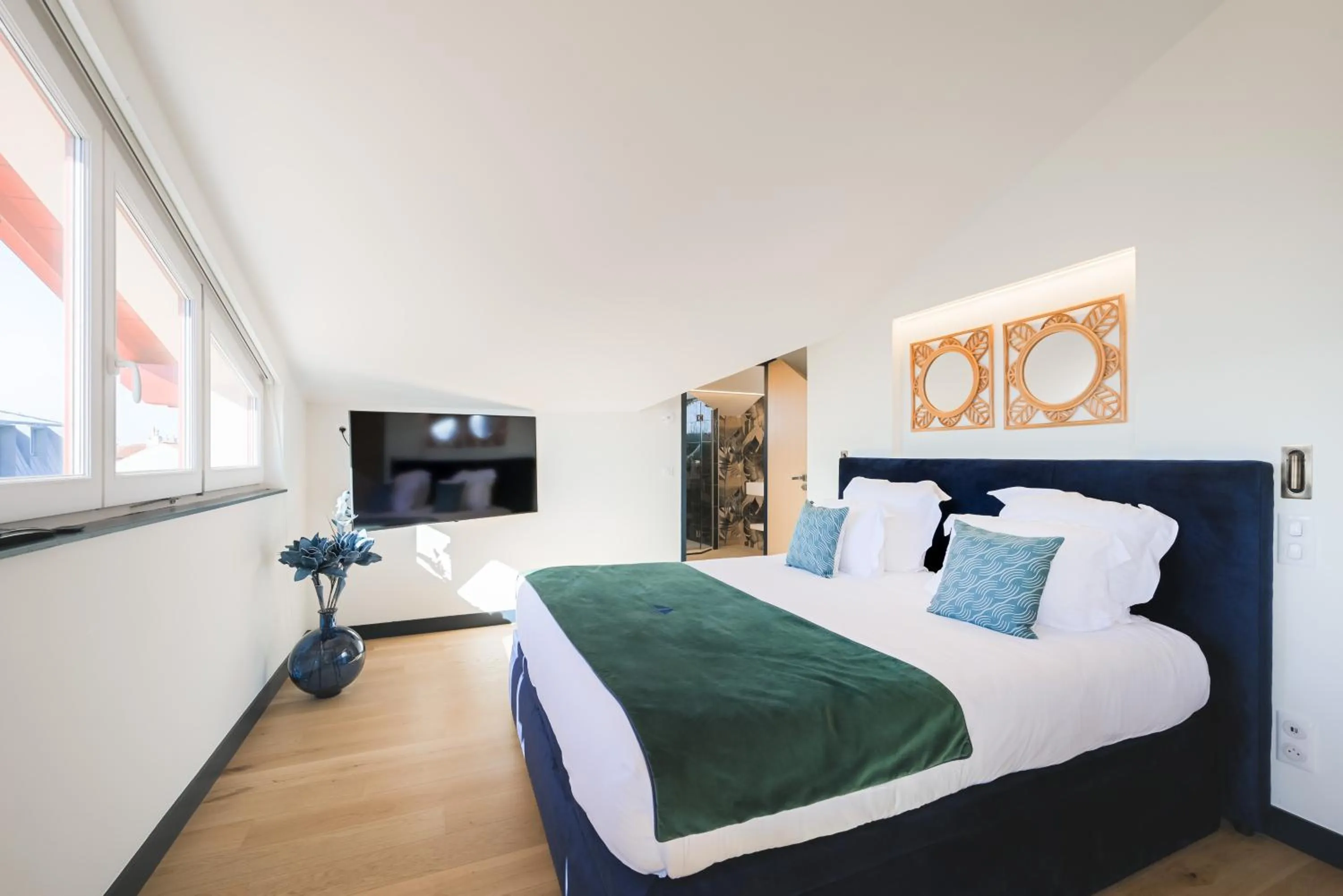 Bed in MADISON Saint Jean de Luz - Handwritten Collection