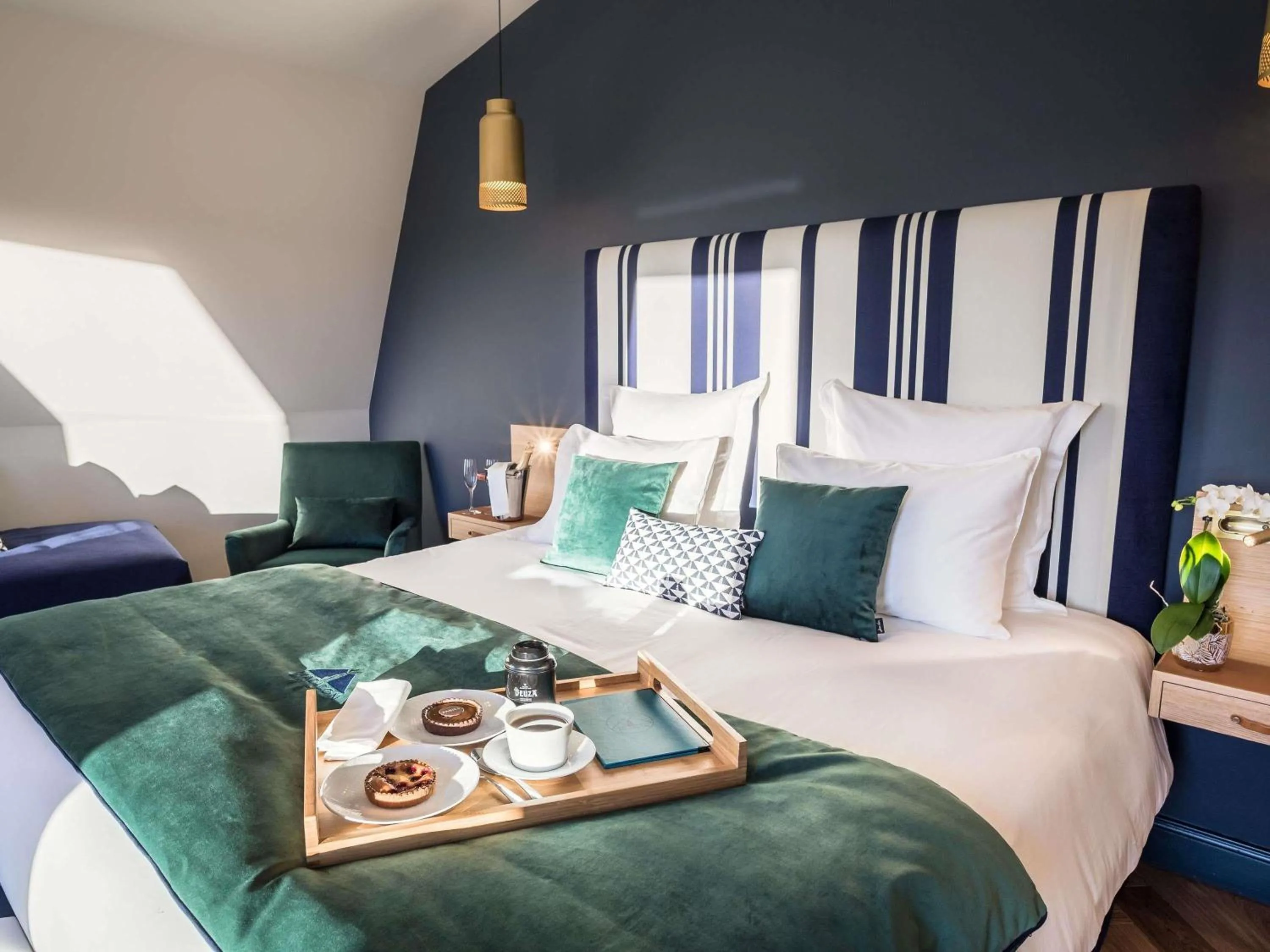 Bedroom, Bed in MADISON Saint Jean de Luz - Handwritten Collection