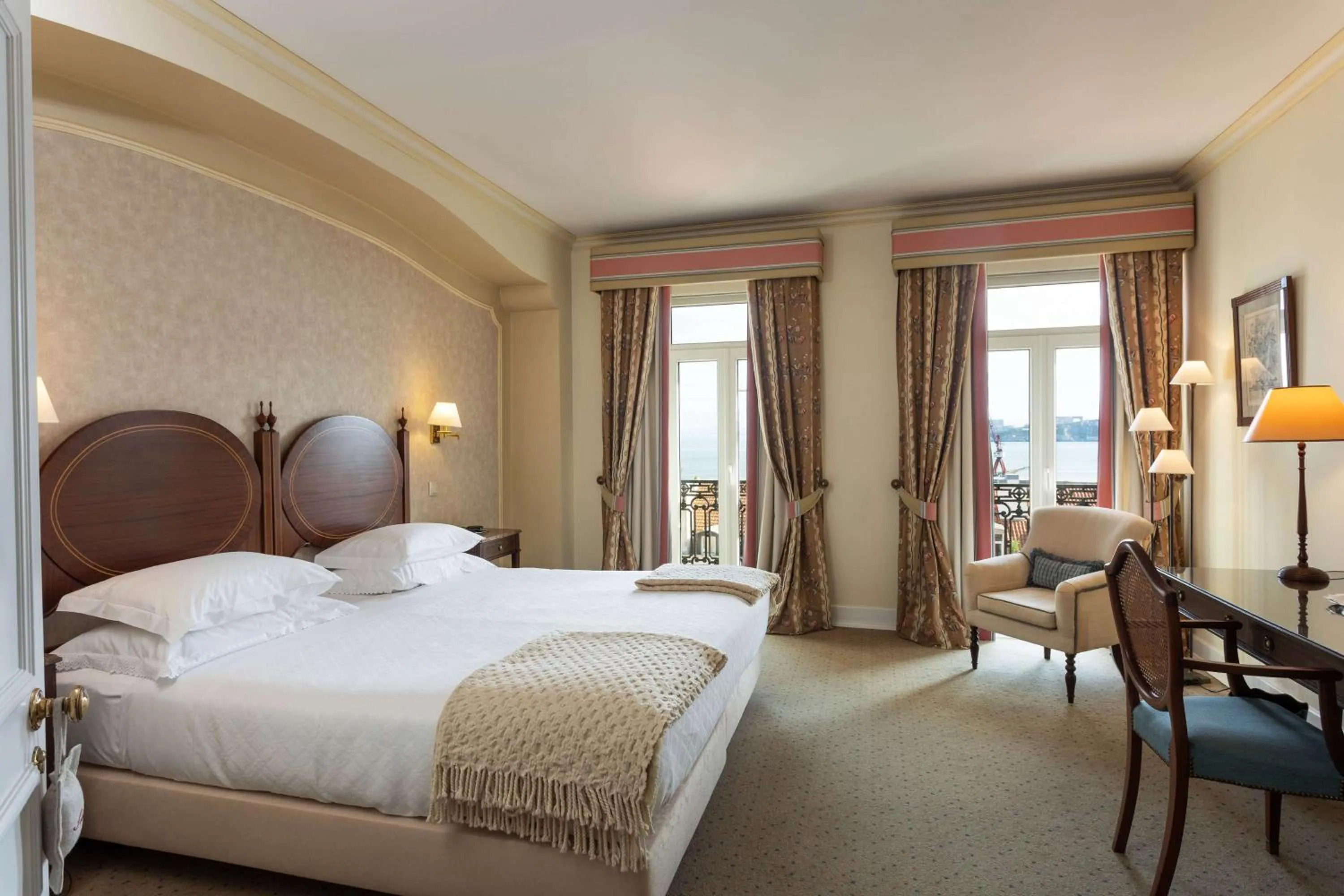 Bedroom, Bed in As Janelas Verdes Inn - Lisbon Heritage Collection - Riverside