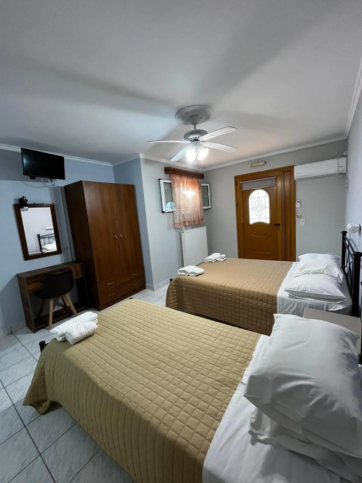 Bed in Nikos Studios and Apartments