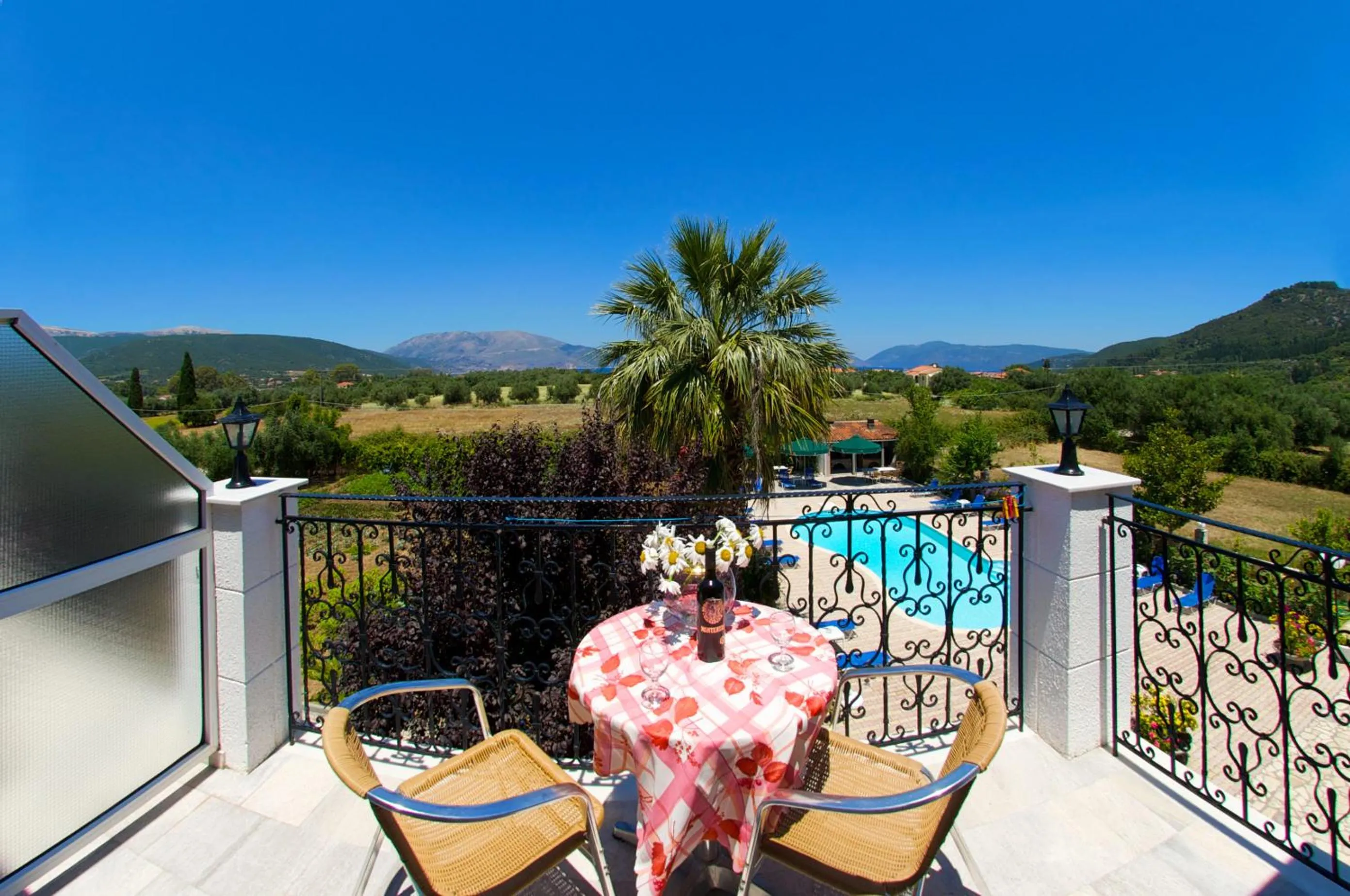 Nikos Studios and Apartments