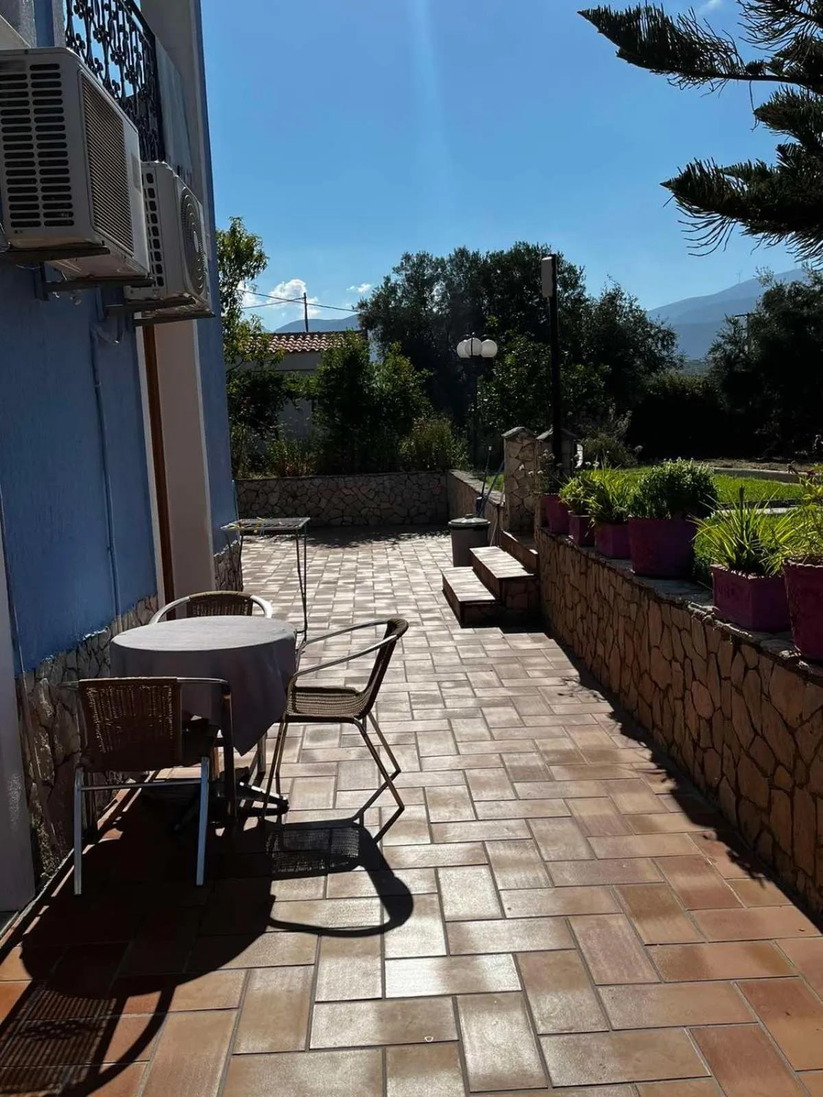 Nikos Studios and Apartments