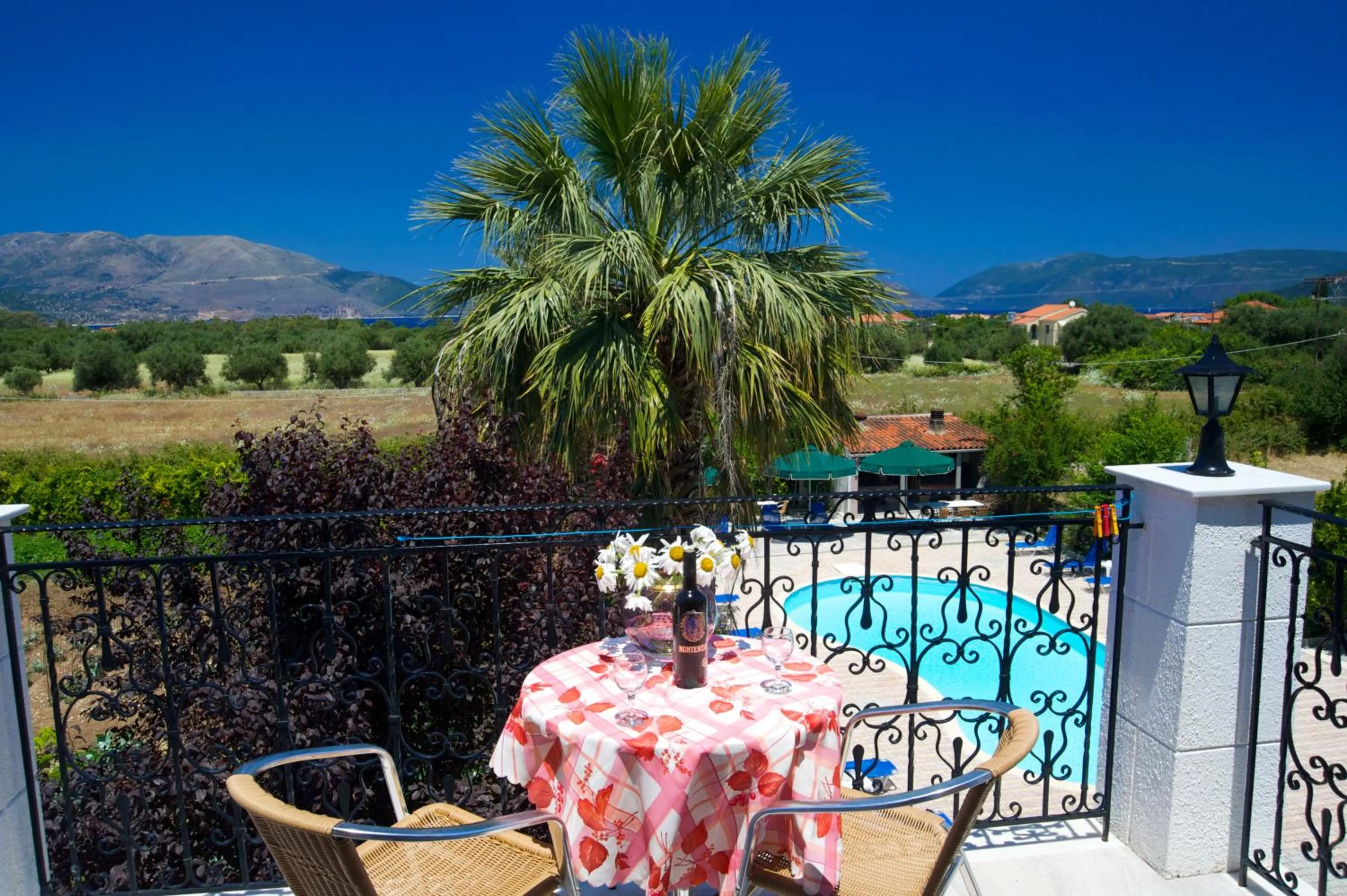 Nikos Studios and Apartments