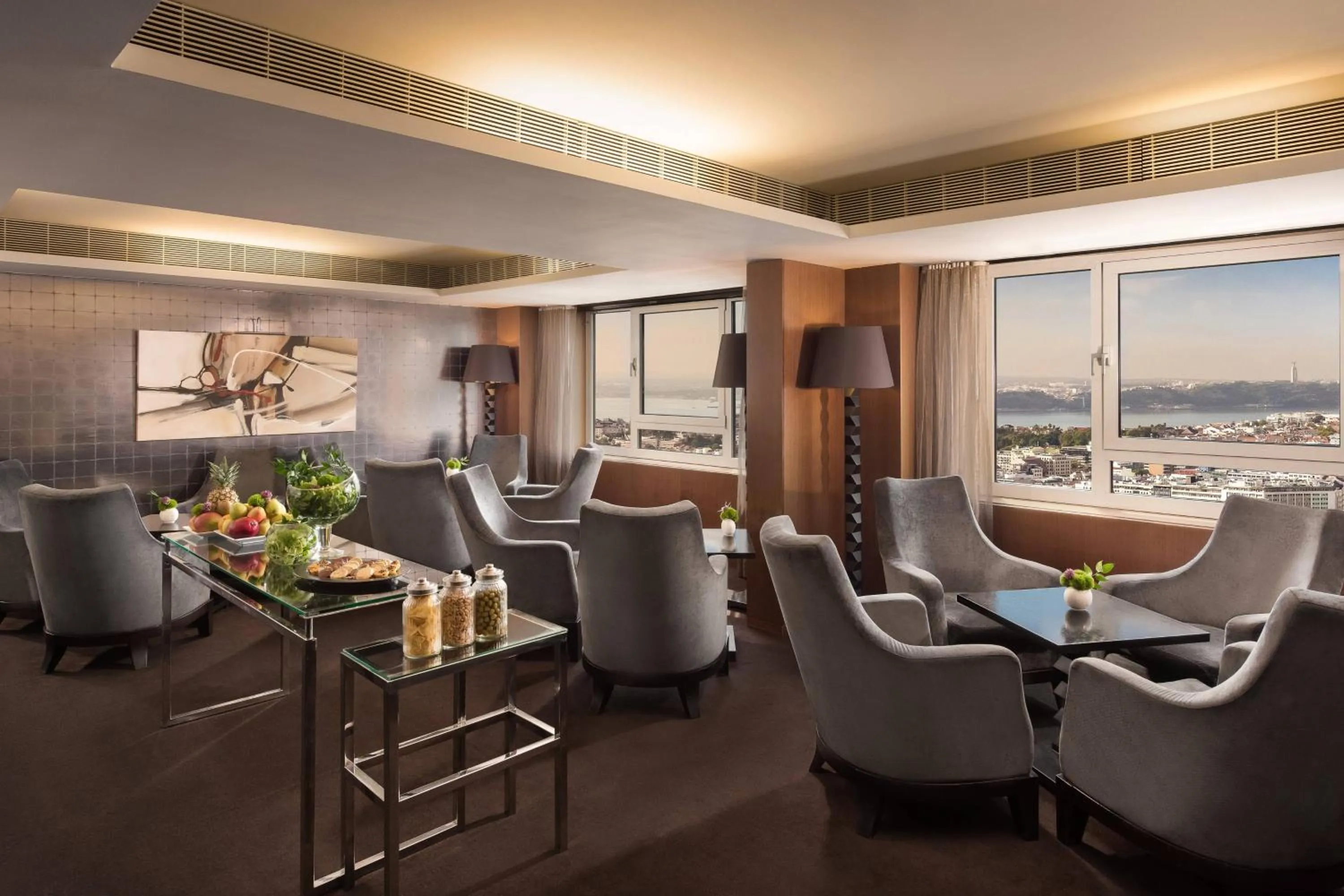 Lounge or bar in Sheraton Lisboa Hotel & Spa