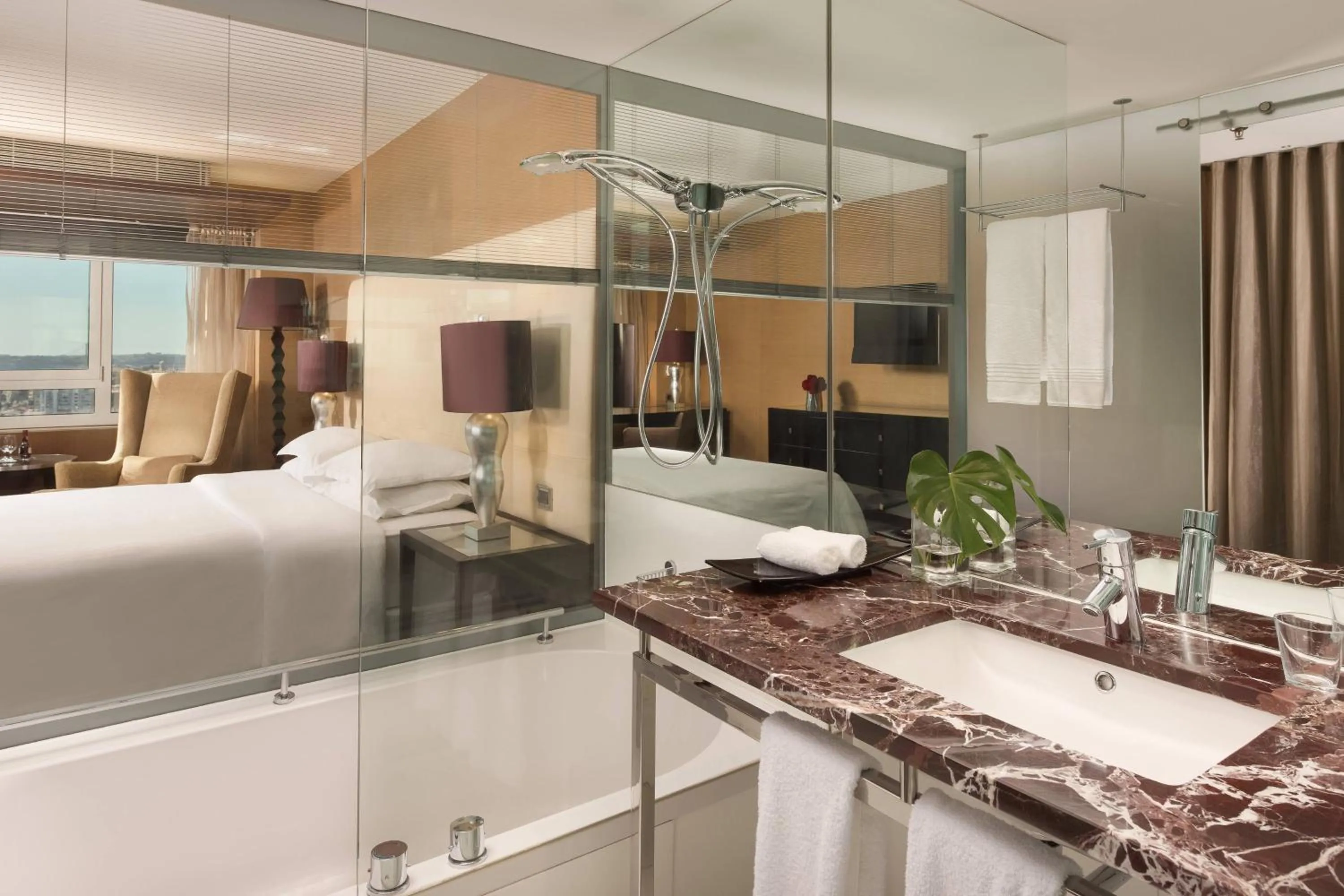 Bathroom, Bed in Sheraton Lisboa Hotel & Spa